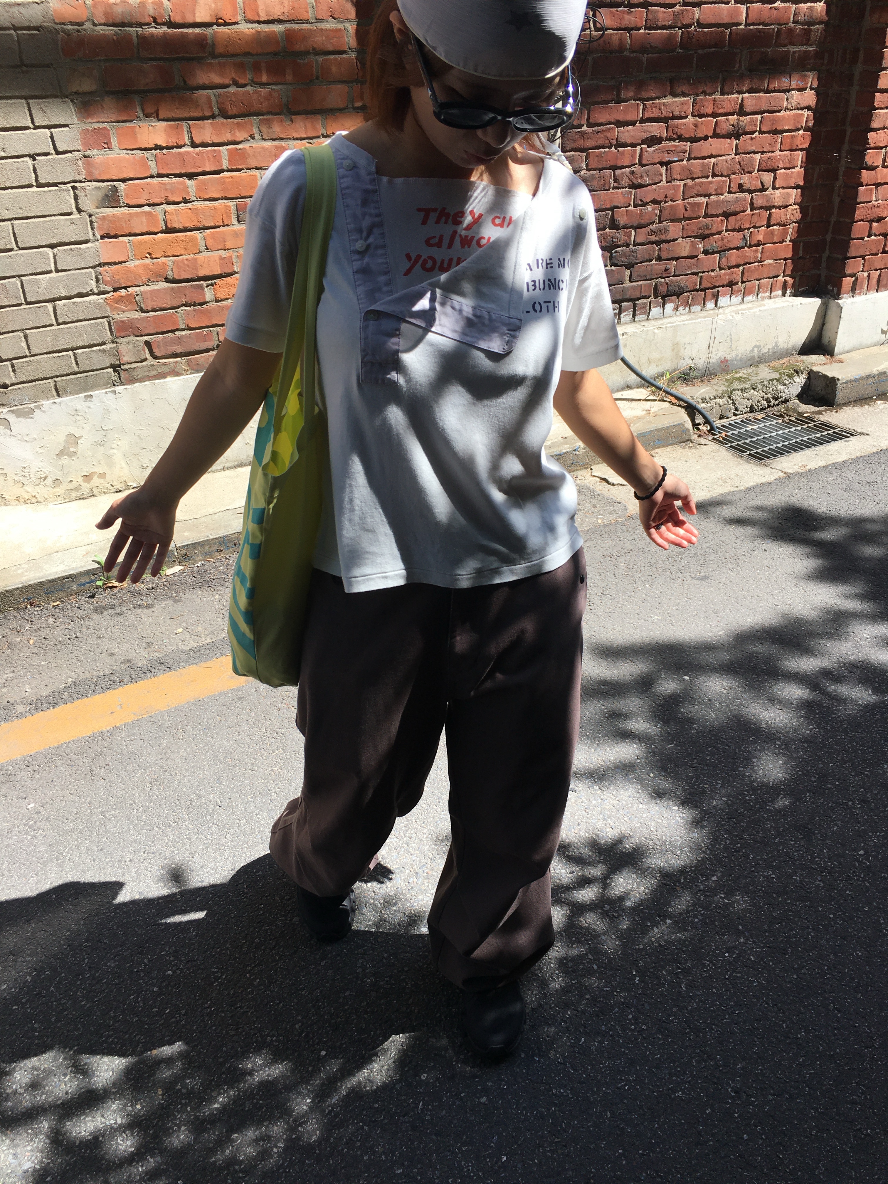 Gentle Monster Bandoneon.L 01 Black, Hatchingroom Snow Jeans Washed Brown 착용 스타일