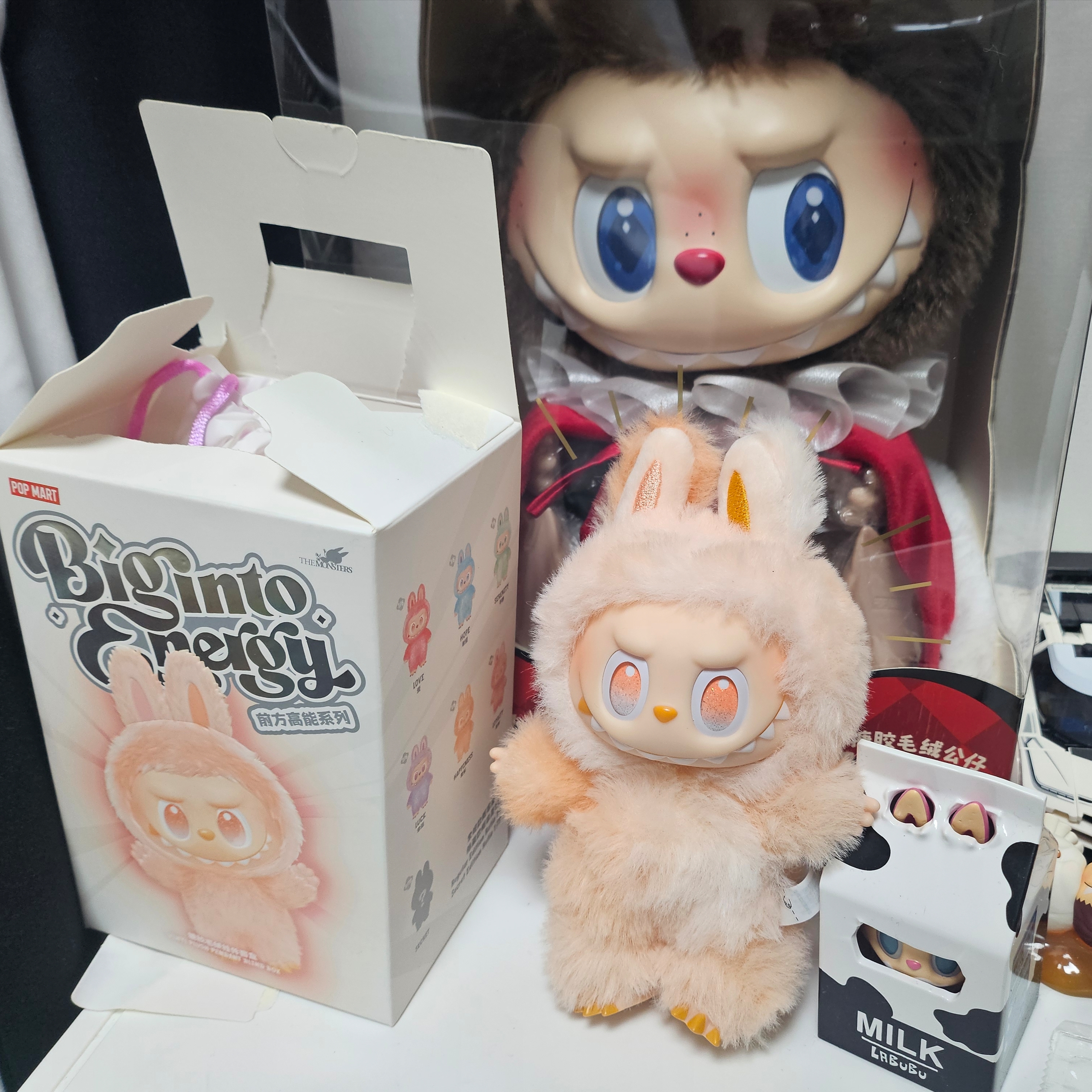 Pop Mart Labubu The Monsters Highlight Series Sealed Case (1 Blind Box) 착용 스타일