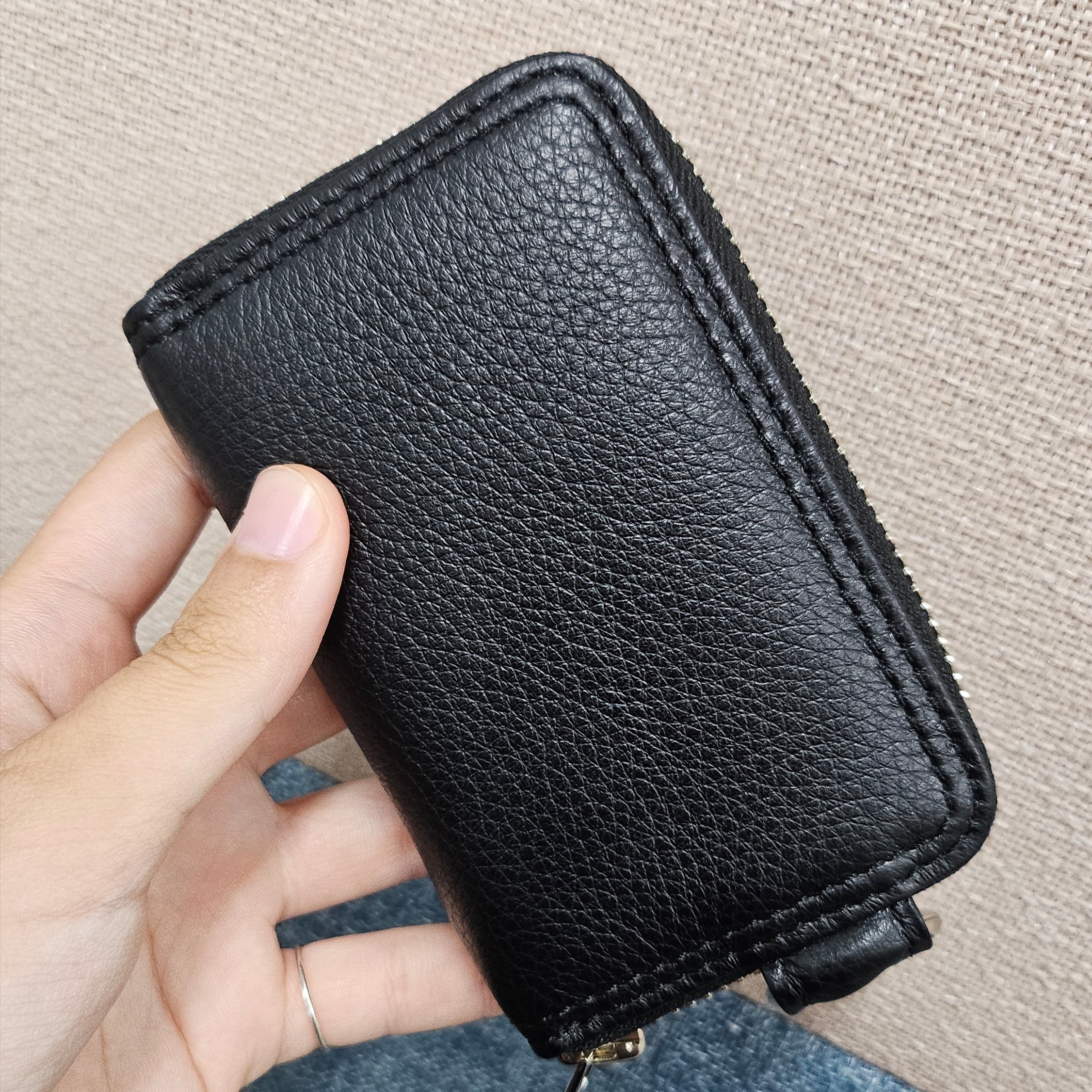 Porter Calm Coin Case Black 착용 스타일 - 2