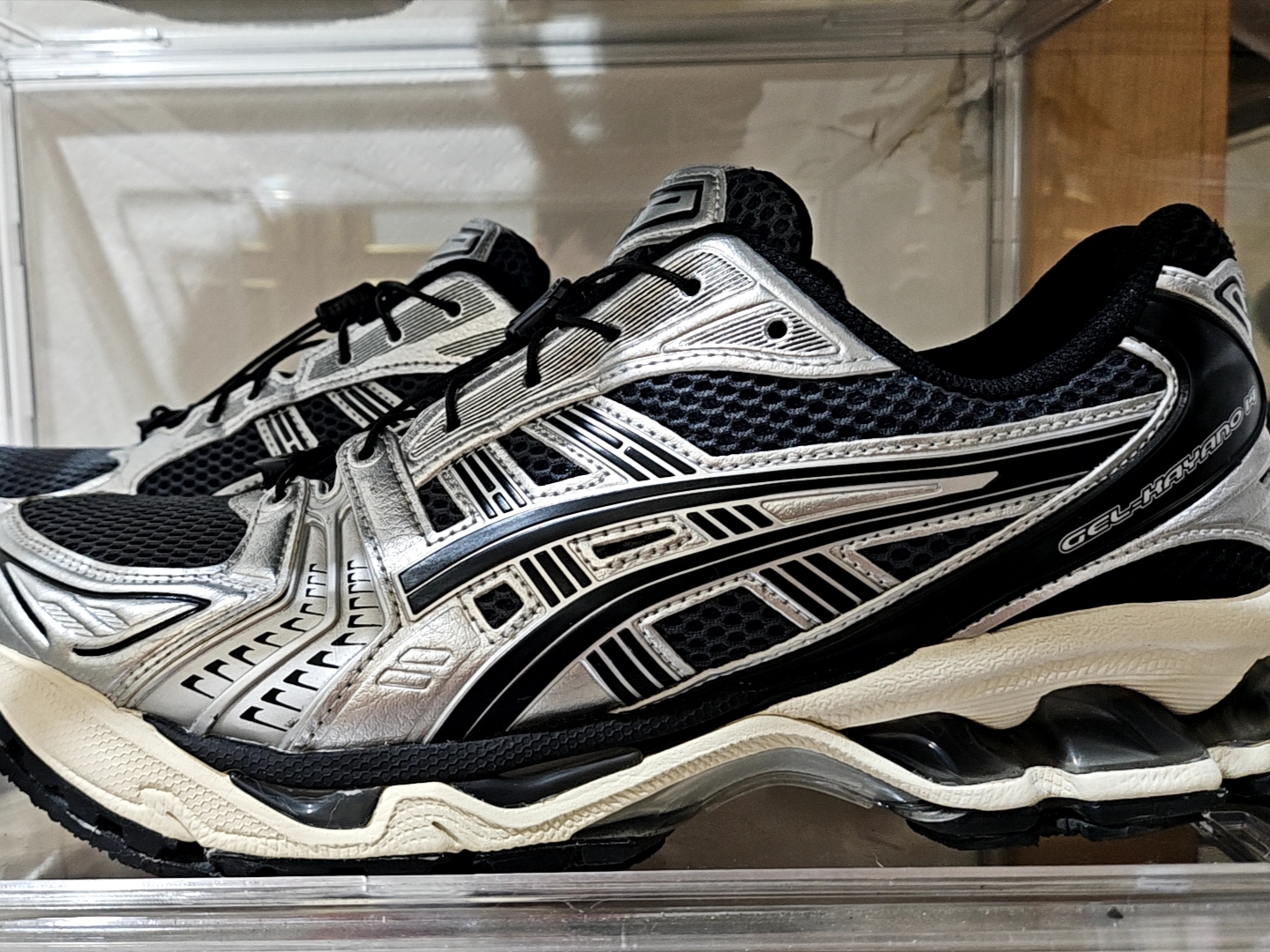Asics Unlimited Gel-Kayano 14 Carrier Grey Black 착용 스타일