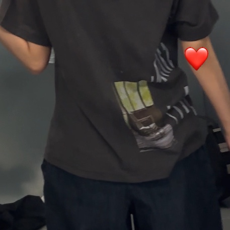 Sansan Gear X b.E Haikyo T-Shirts Charcoal 착용 스타일
