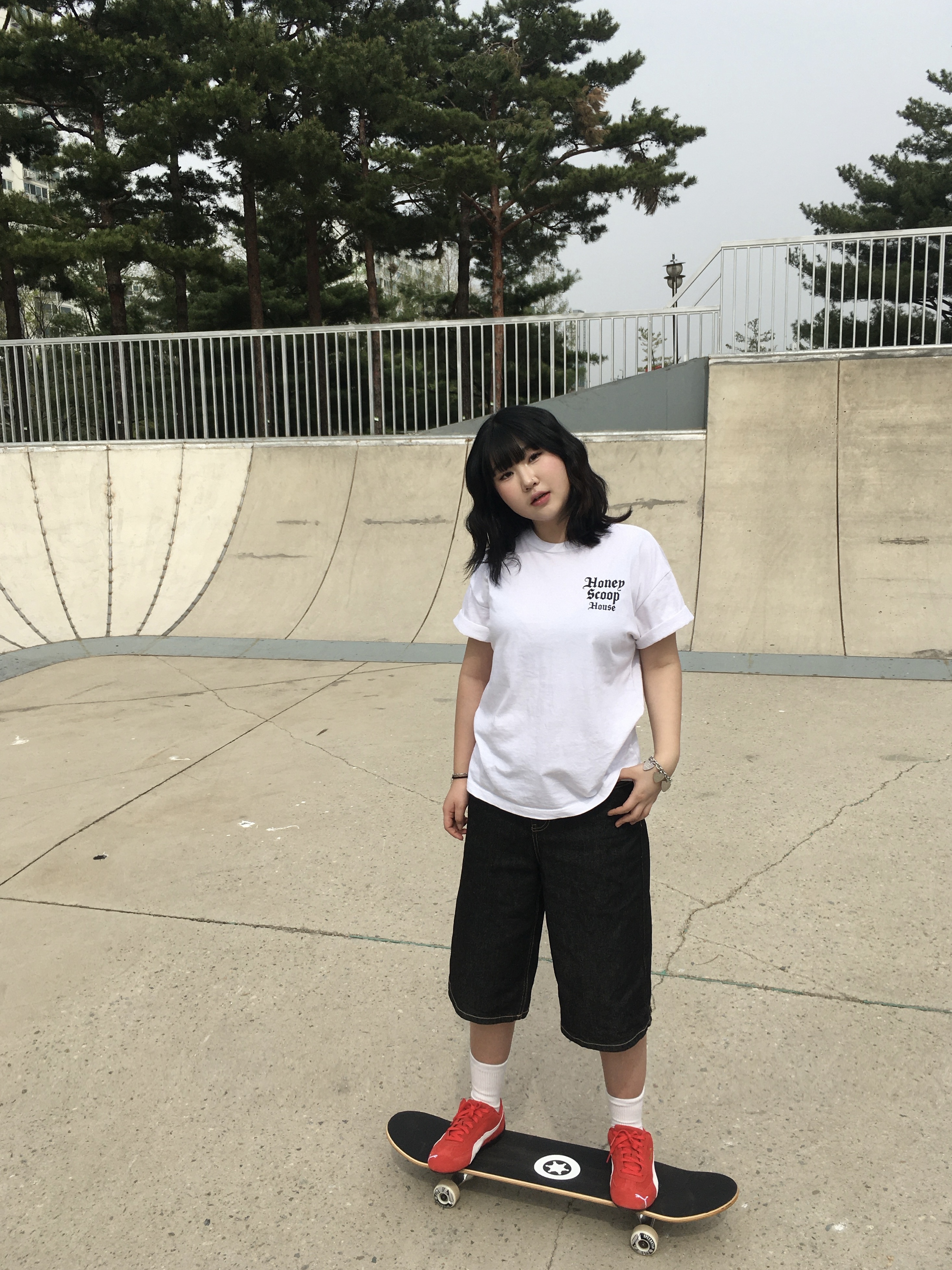 Honey Scoop House Lips T-Shirt White, Puma Speedcat OG Red White 착용 스타일 - 3