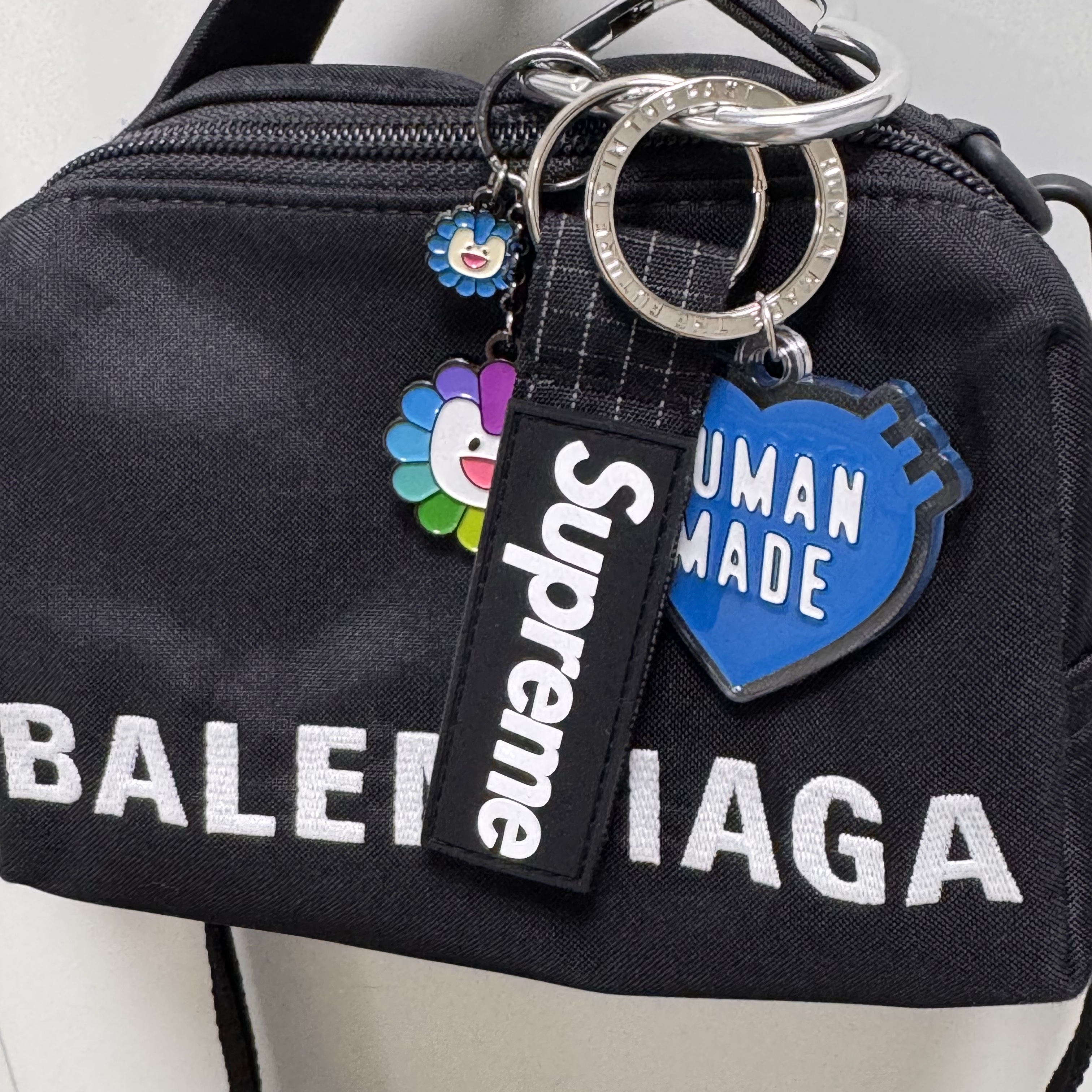 NewJeans x Murakami Metal Keyring Flower, Human Made Heart Carabiner Silver 착용 스타일