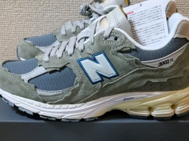 New Balance 2002R Protection Pack Mirage Grey 착용 스타일
