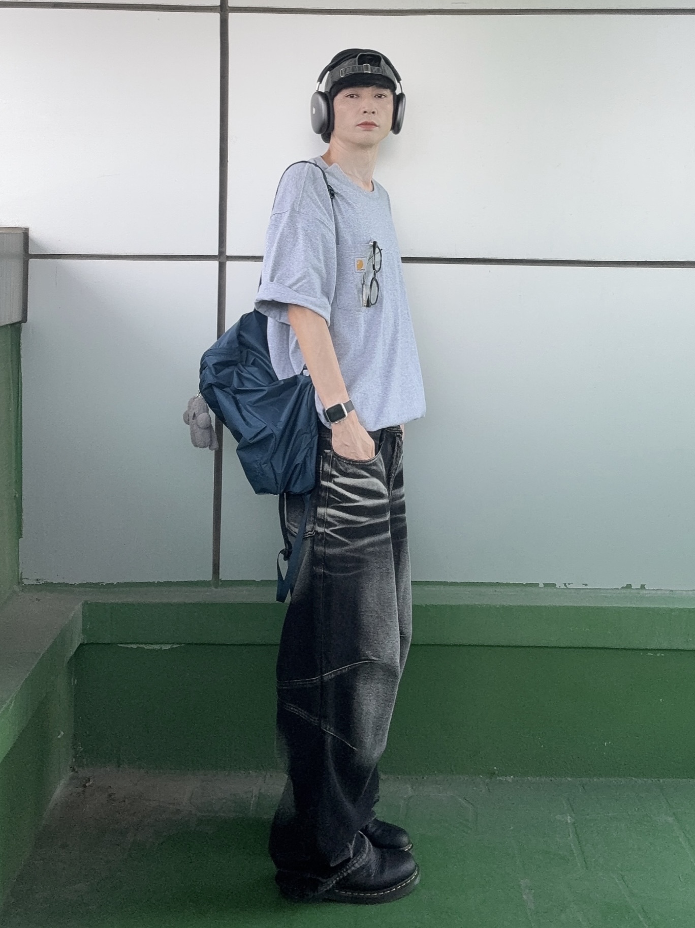 Dr. Martens 1461 Ambassador Black, BLR Embossed Wave Washing Wide Denim Pants Black 착용 스타일 - 1