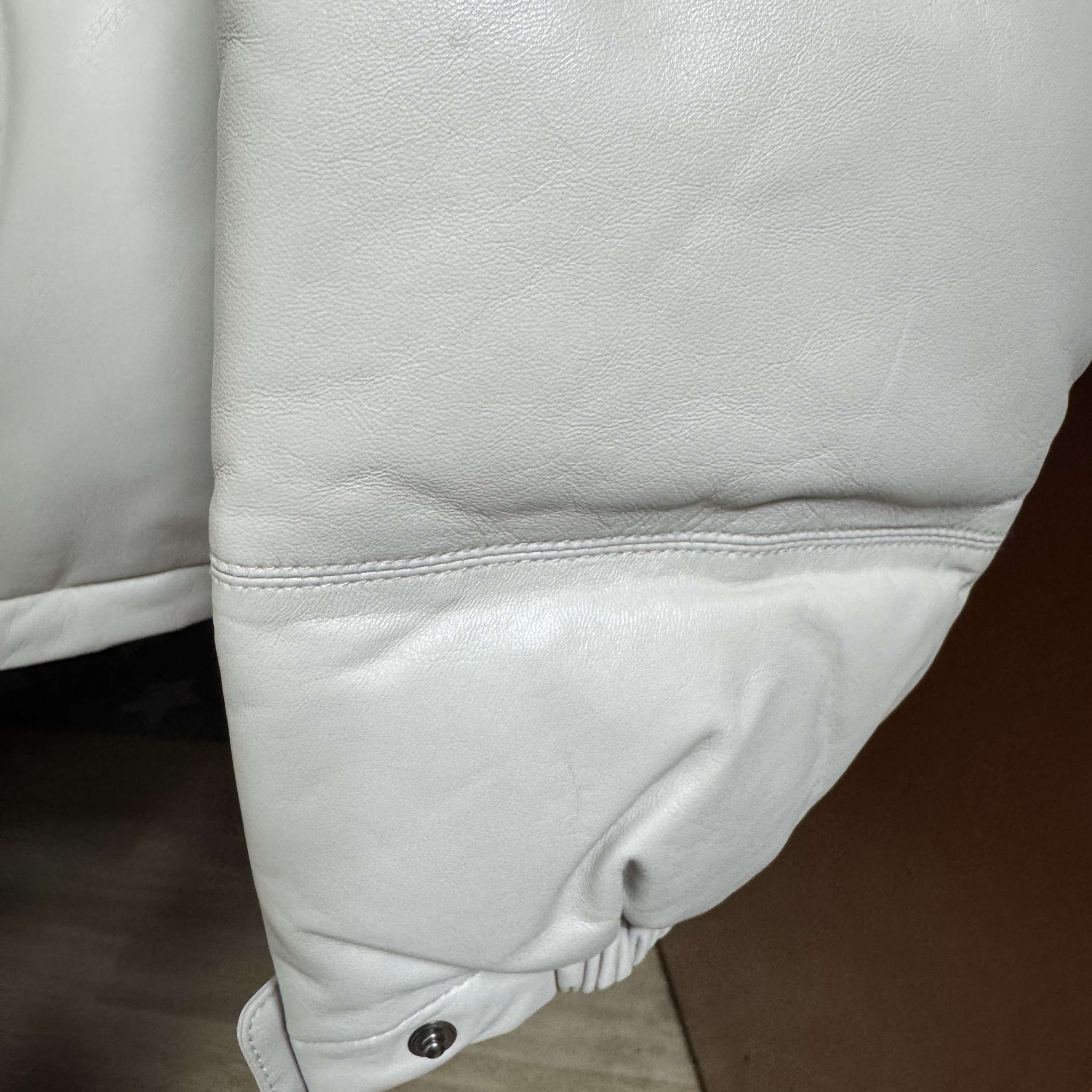 The North Face White Label Leather Nuptse Down Jacket Beige 착용 스타일 - 3