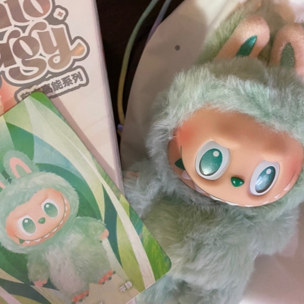 Pop Mart Labubu The Monsters Highlight Series Sealed Case (1 Blind Box) 착용 스타일