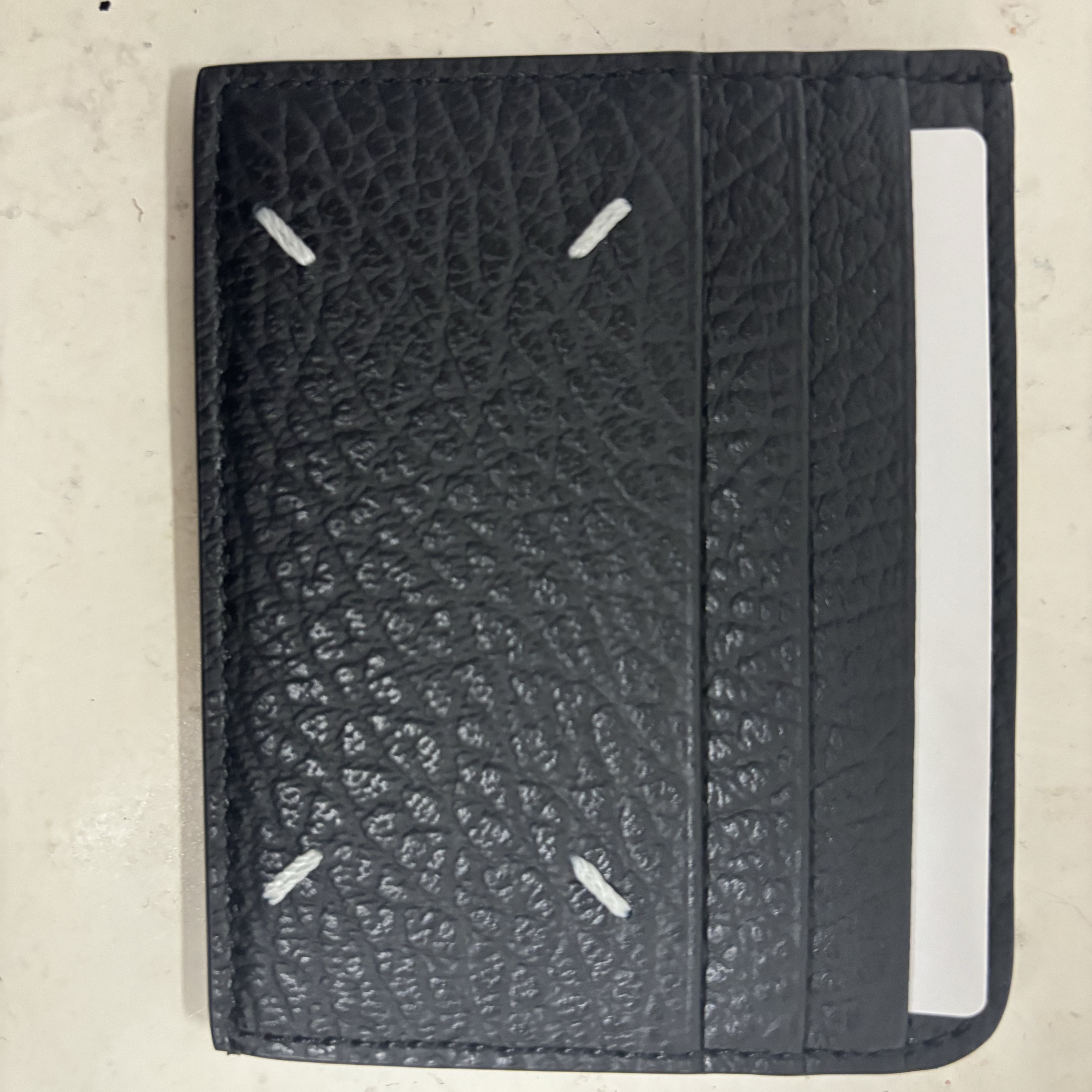 Maison Margiela Stitch Card Holder Black 착용 스타일 - 1
