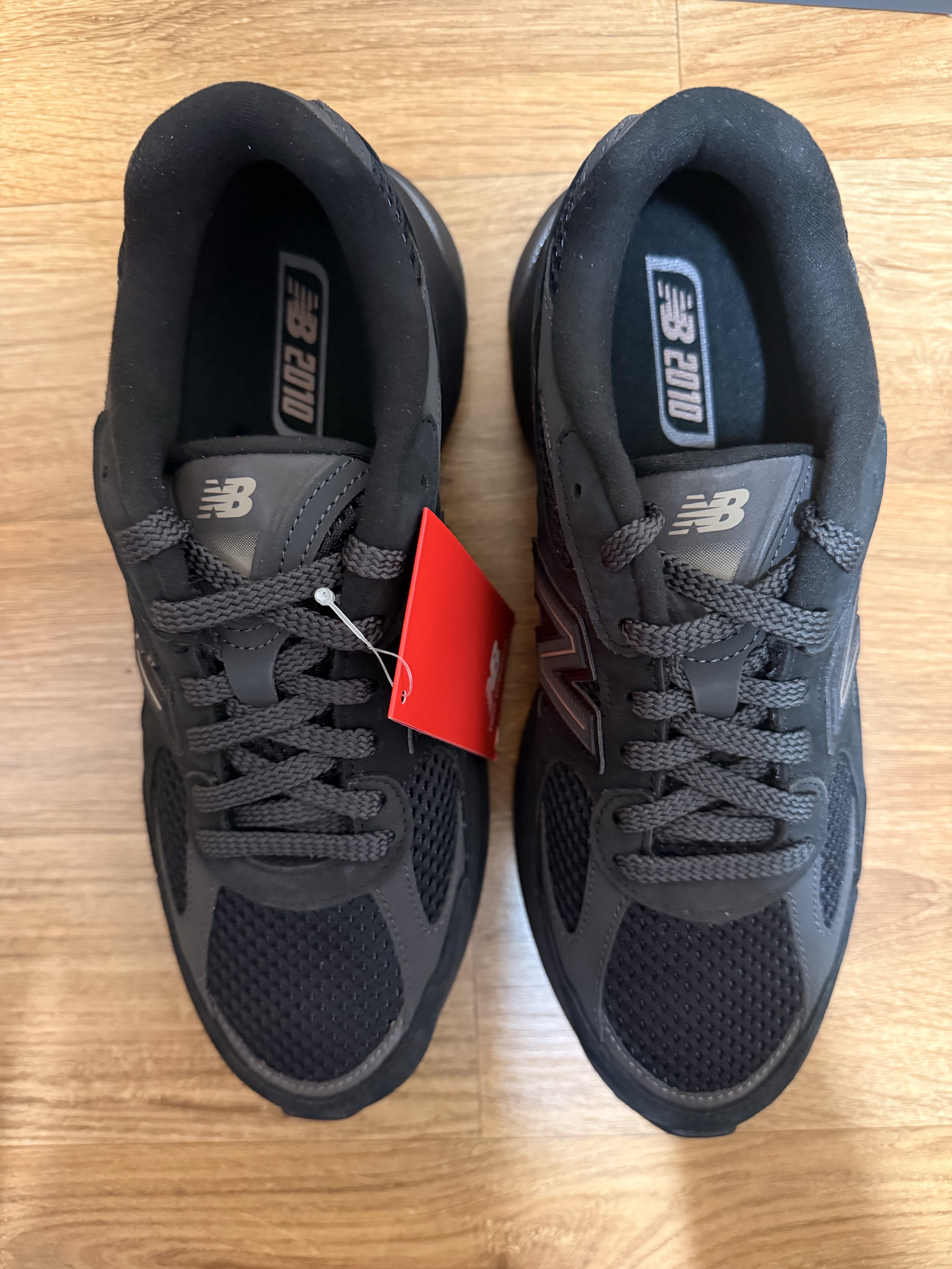 New Balance 2010 Black Black Cement 착용 스타일 - 4