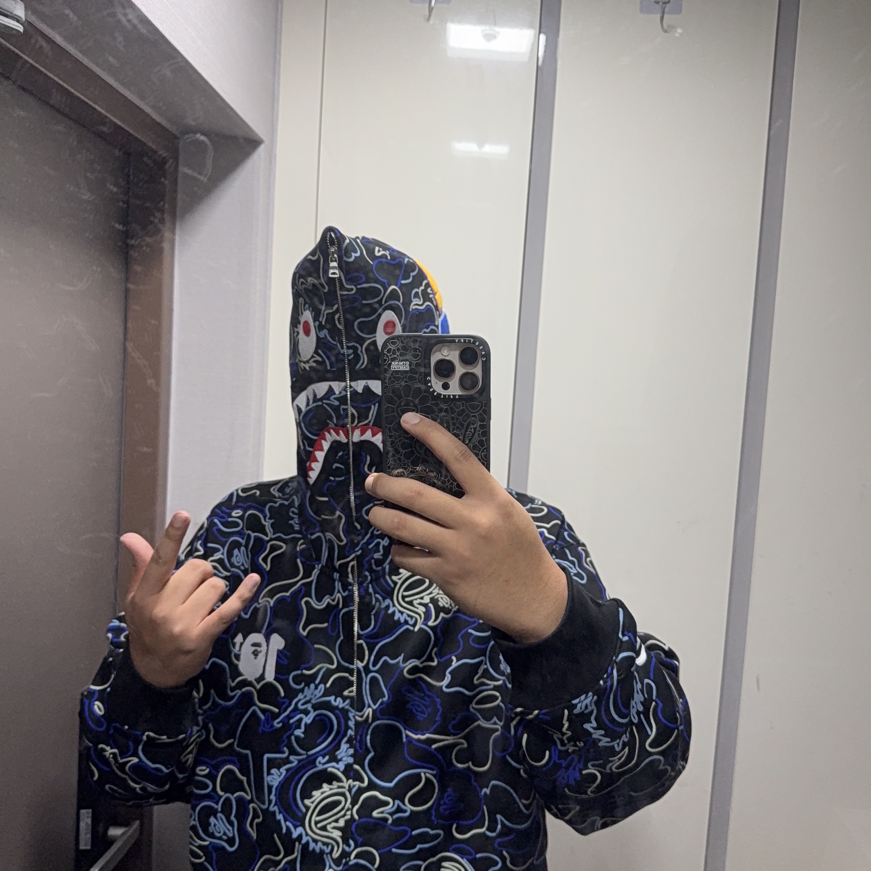BAPE x 88Rising Glow In The Dark Camo Shark Full Zip Hoodie Blue 착용 스타일