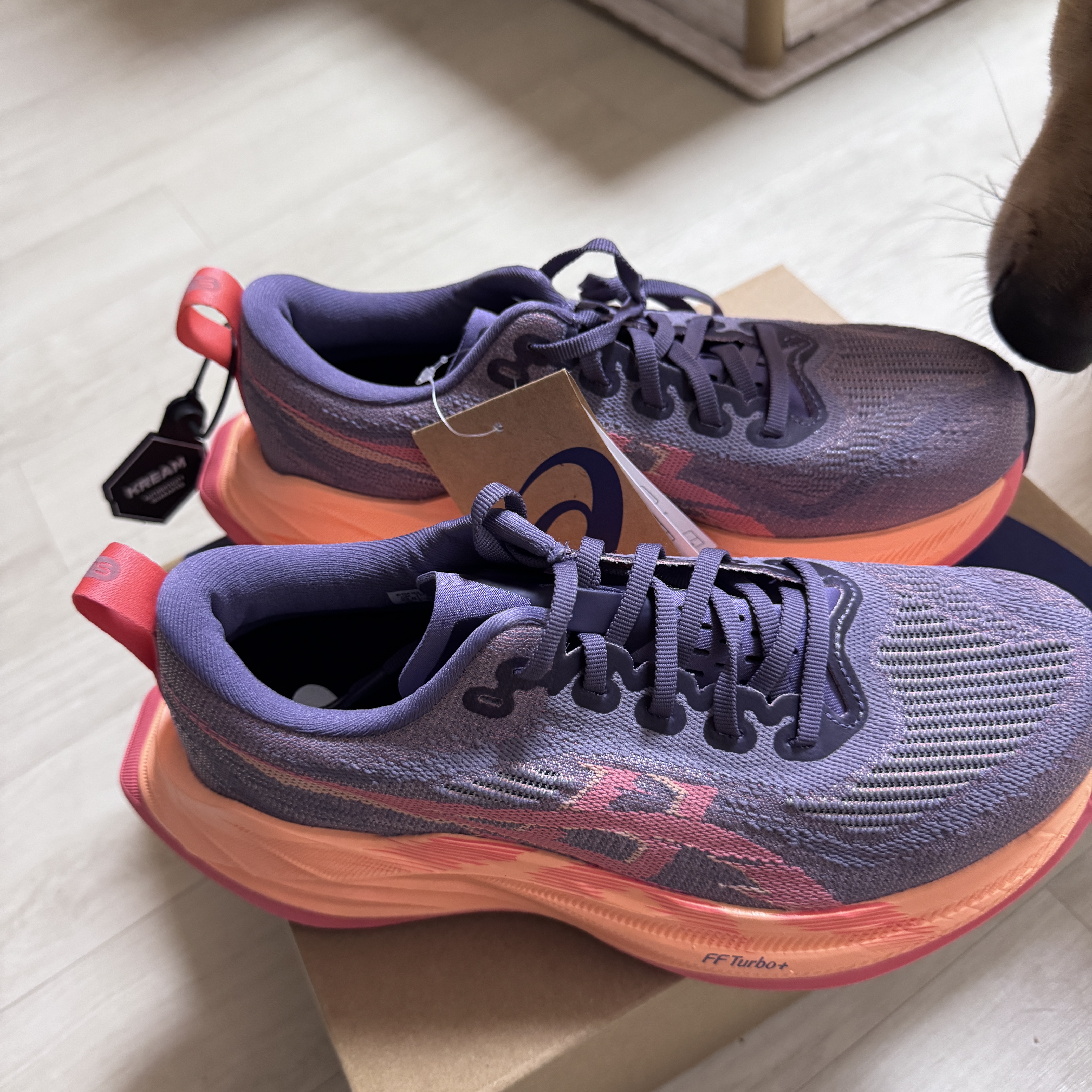 Asics Superblast 2 Greyish Purple Coral Reef 착용 스타일 - 4