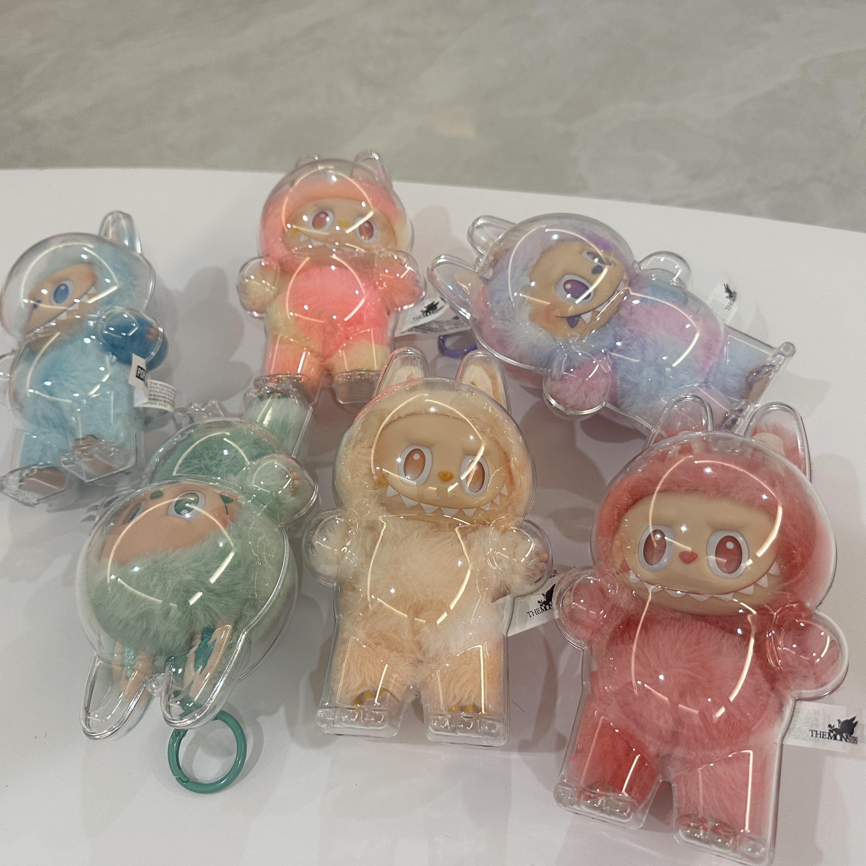 Pop Mart Labubu The Monsters Highlight Series Sealed Case (6 Blind Boxes) 착용 스타일