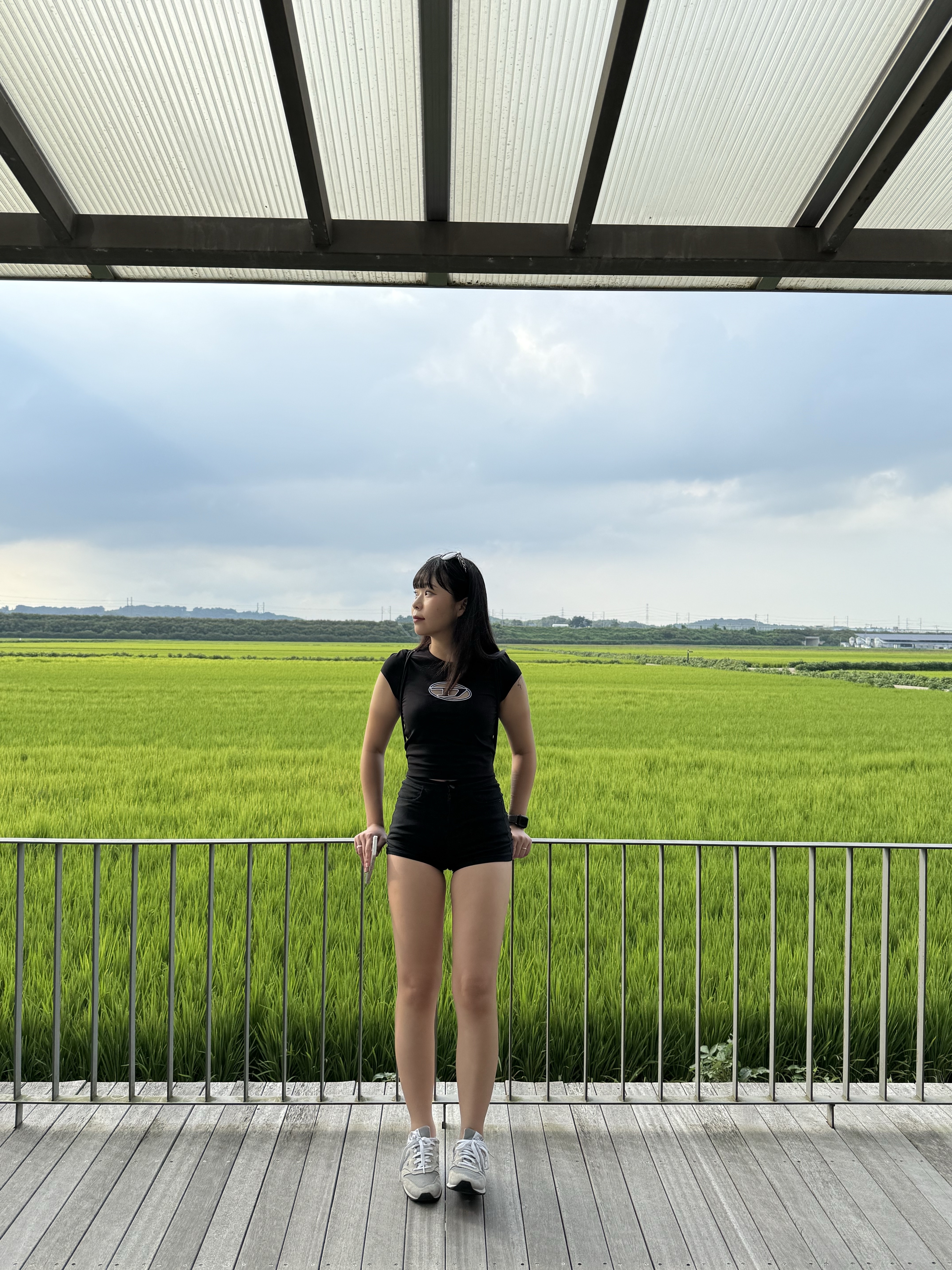 (W) Diesel T-Angie Peekaboo Logo T-Shirt Black, New Balance 996 Grey 착용 스타일 - 1