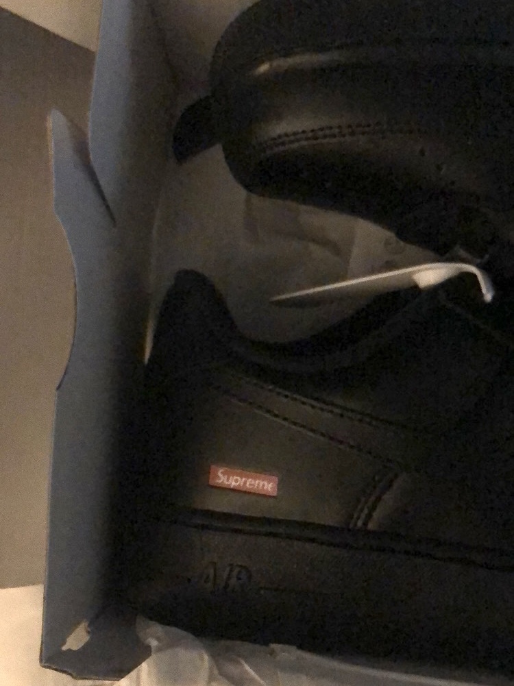 Nike x Supreme Air Force 1 Low Black 착용 스타일 - 2
