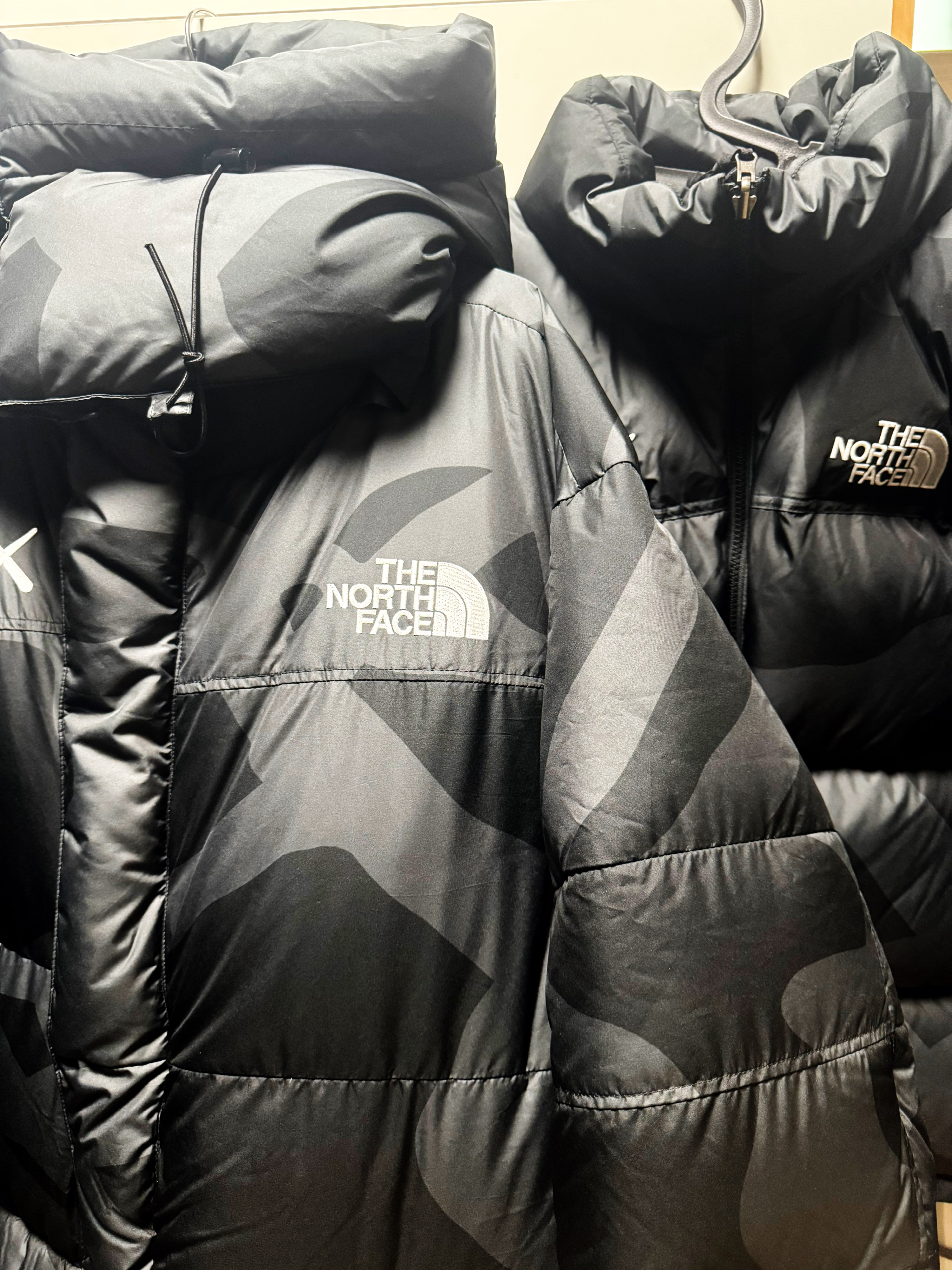 The North Face x Kaws Retro 1996 Nuptse Jacket Black Print - 22FW, The North Face x Kaws Retro 1994 Himalayan Parka Black Print - 22FW 착용 스타일