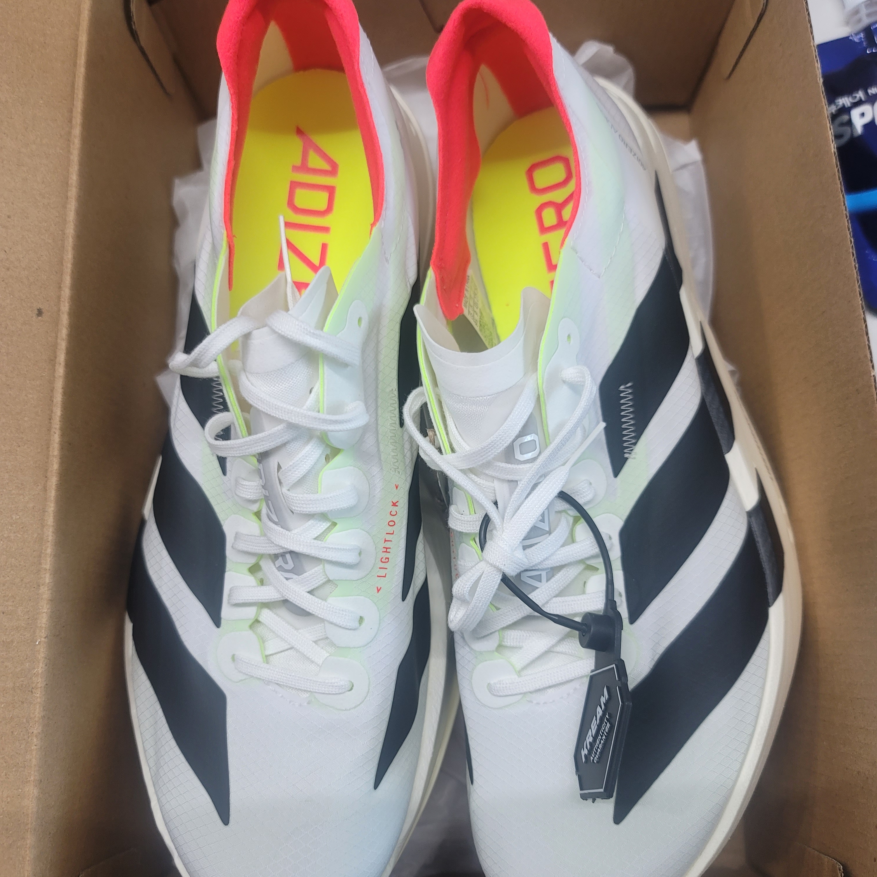 Adidas Adizero Adios Pro 4 Cloud White Core Black 착용 스타일