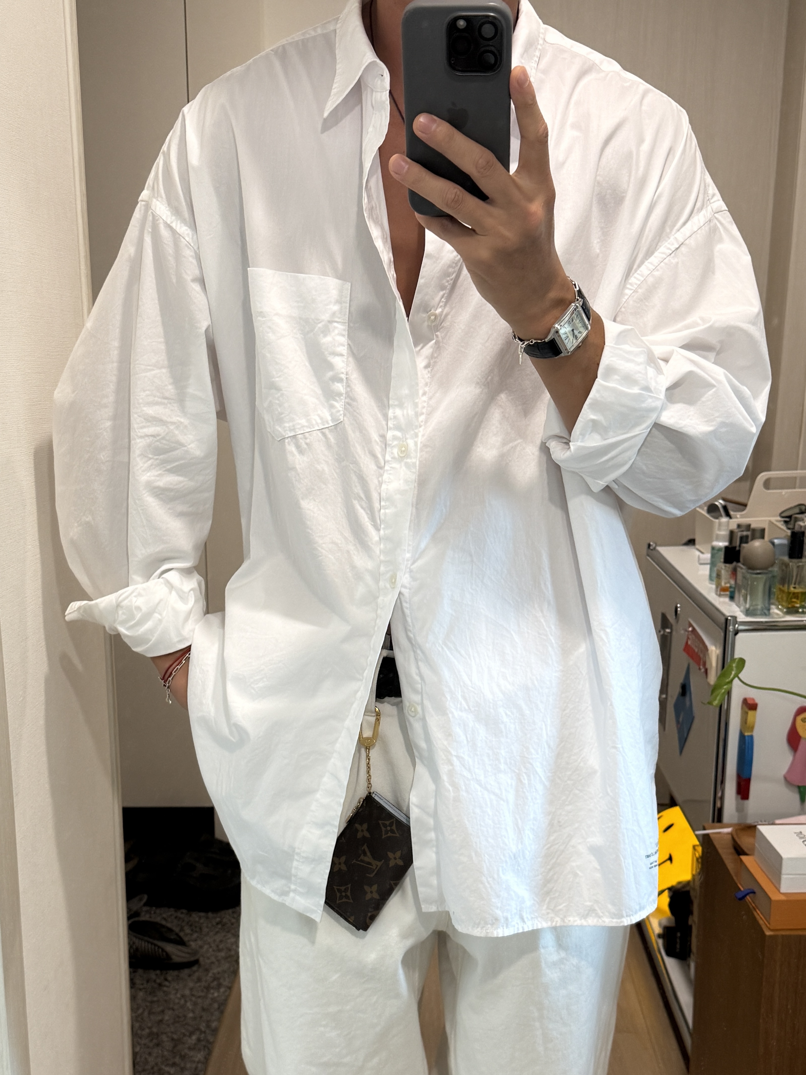 Louis Vuitton Key Pouch S Monogram Canvas 착용 스타일 - 2