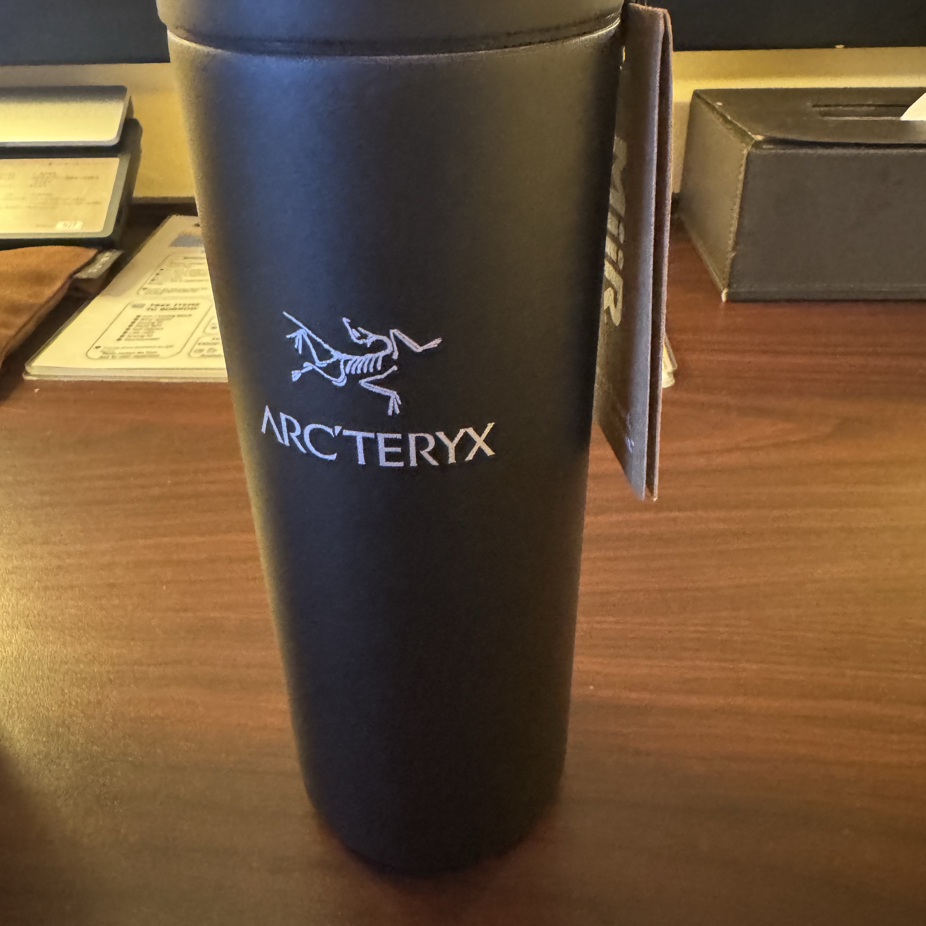 Arc'teryx Wide Mouth Bottle 16oz Black 착용 스타일 - 1