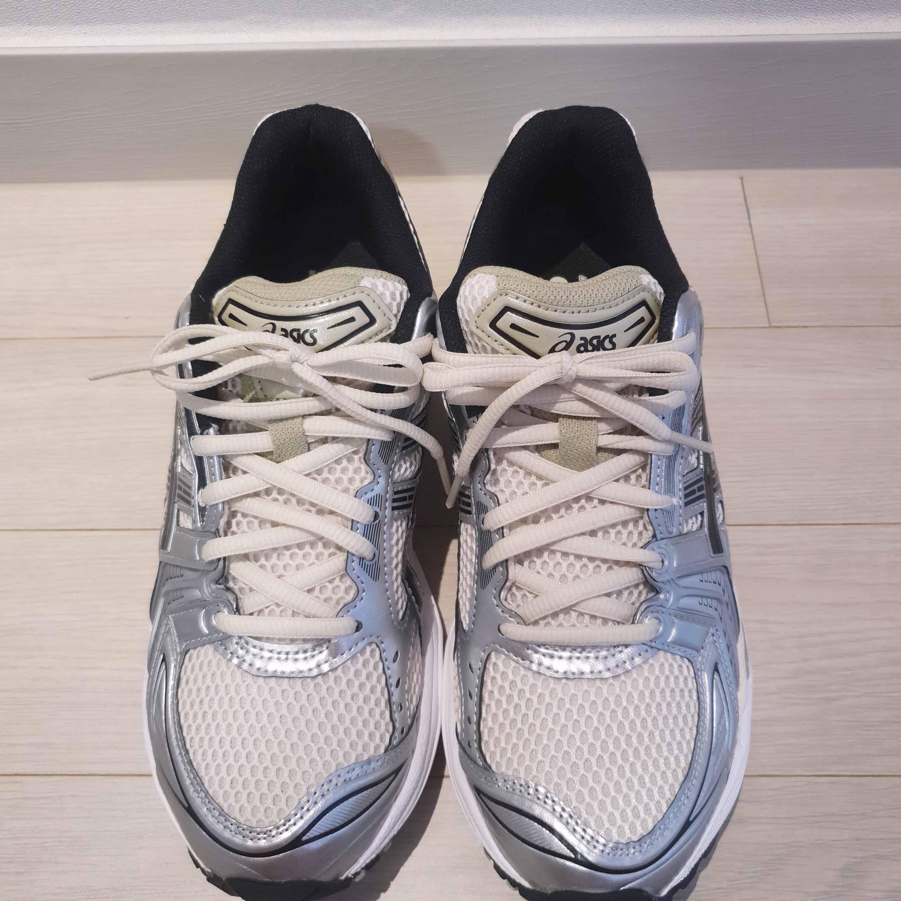 Asics Gel-Kayano 14 Birch Pure Silver 착용 스타일