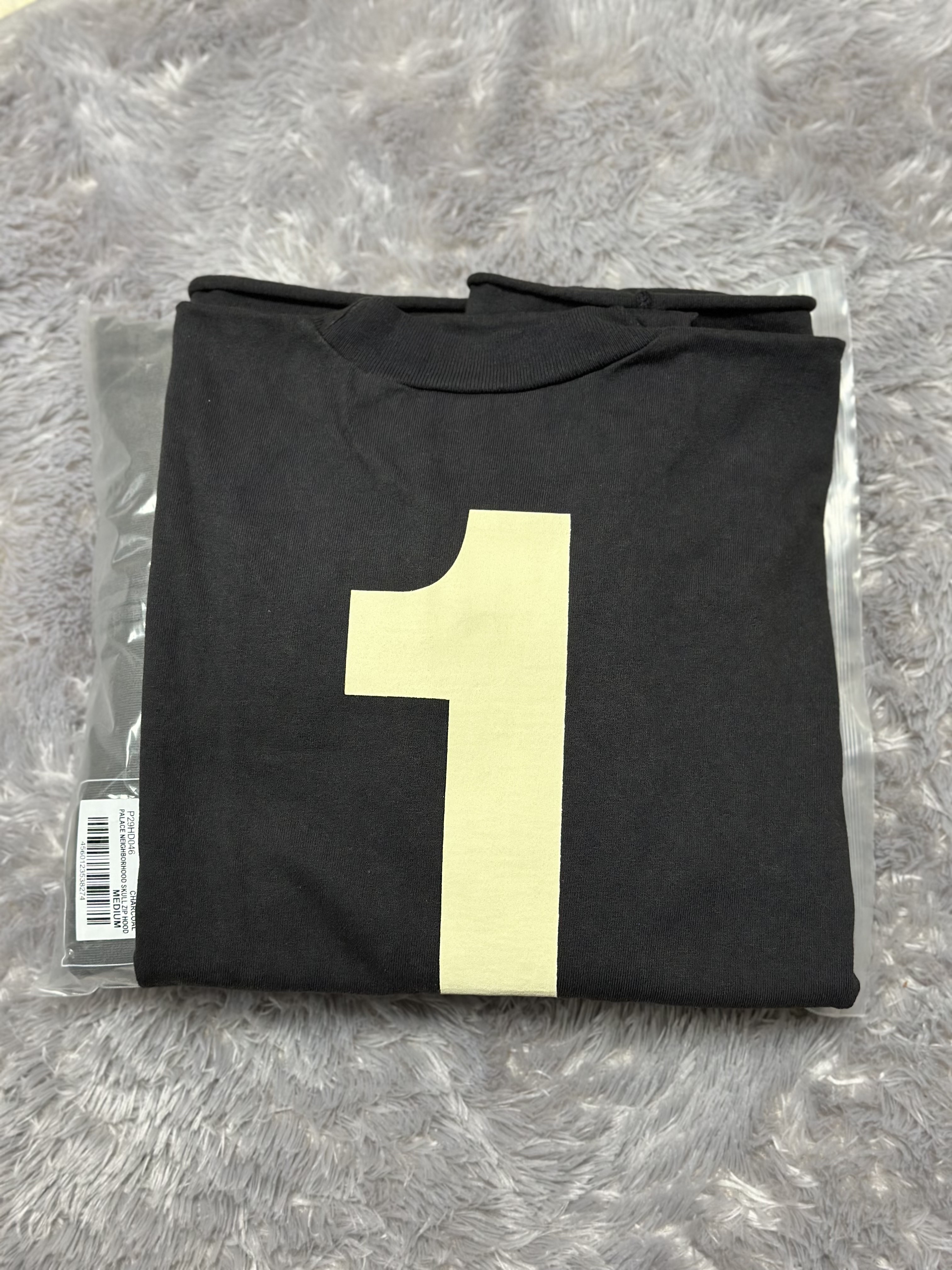Yeezy One Box T-Shirt Black 착용 스타일 - 1