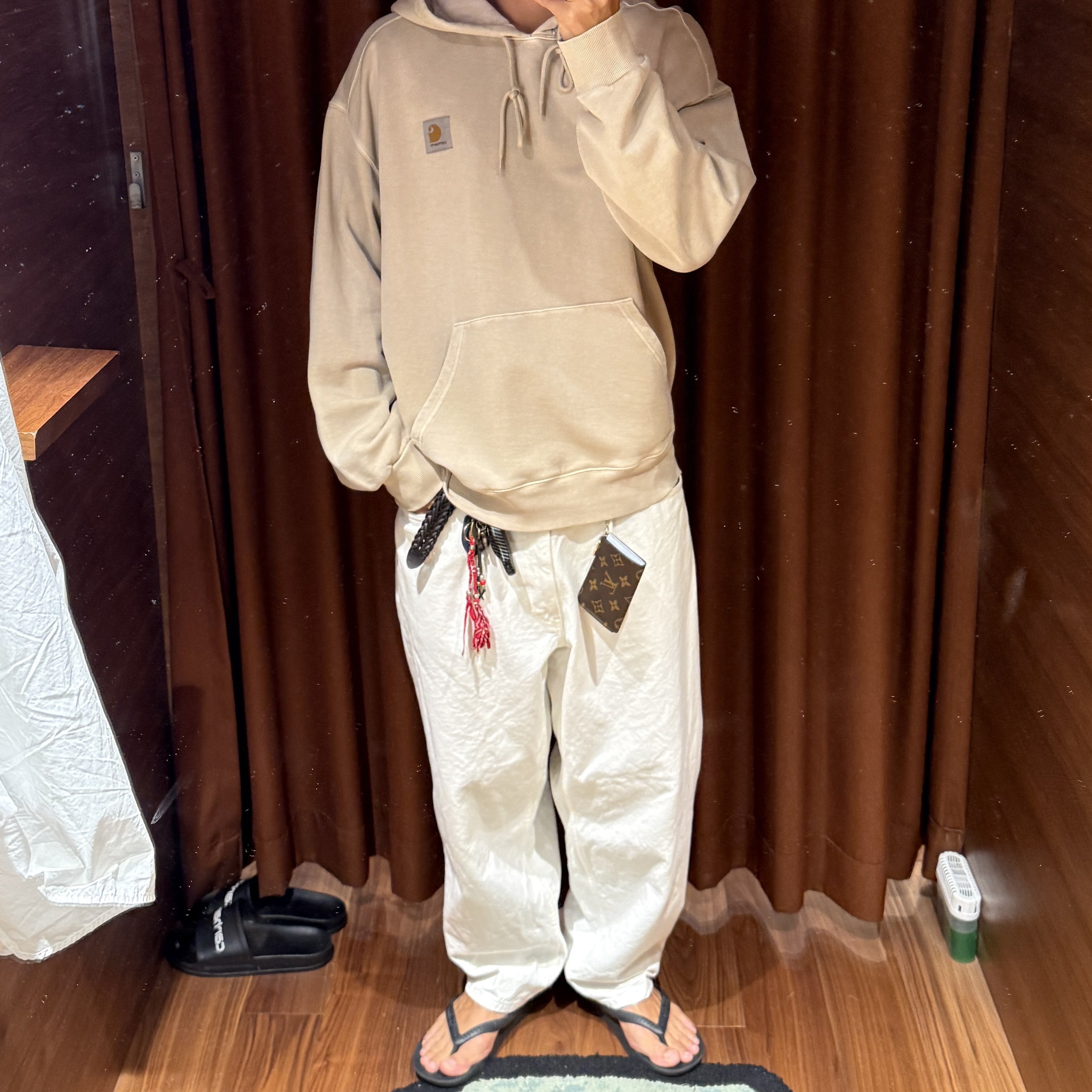 Louis Vuitton Key Pouch S Monogram Canvas 착용 스타일