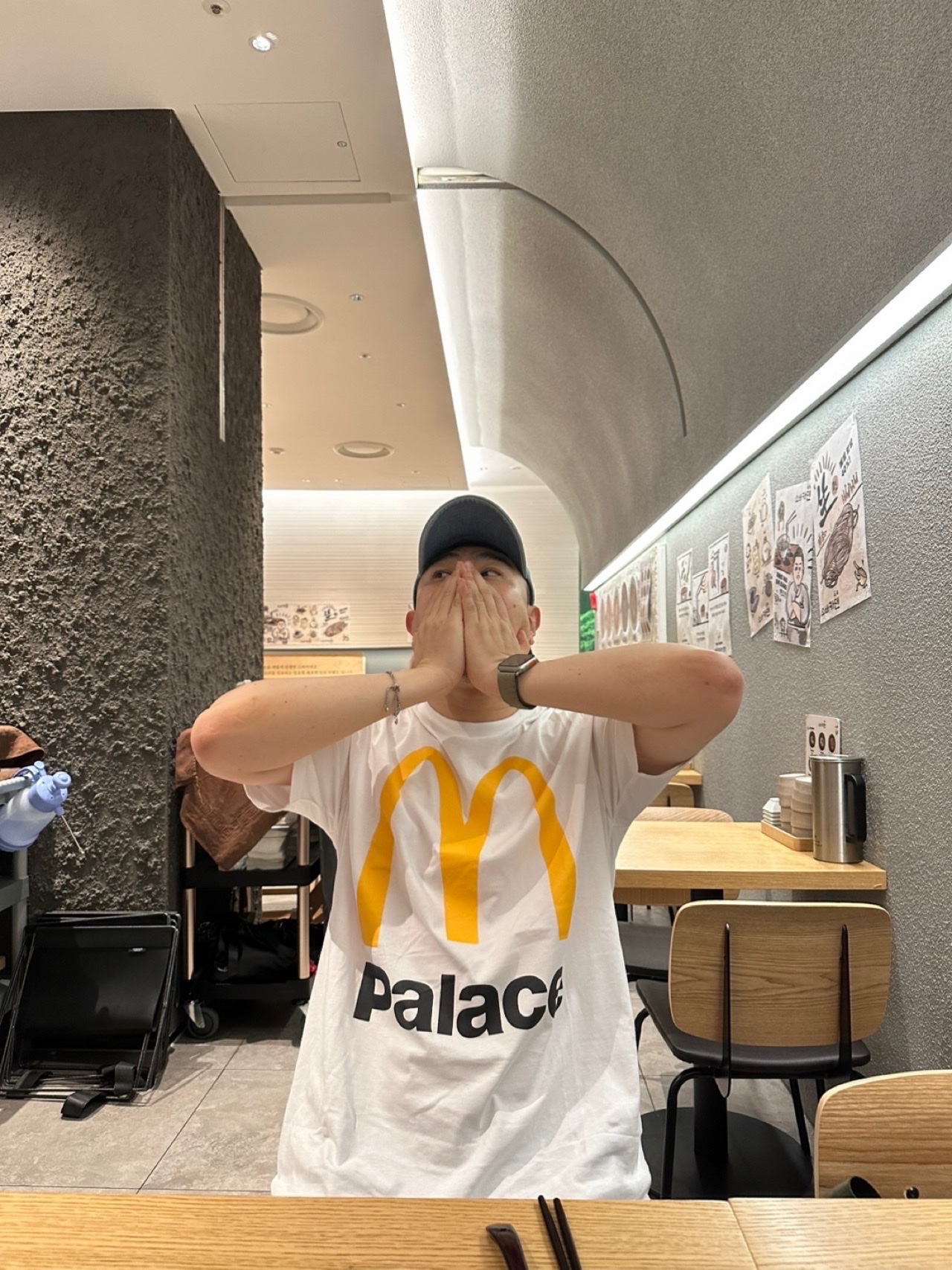 Palace x McDonald's Logo T-Shirt White - 23FW 착용 스타일