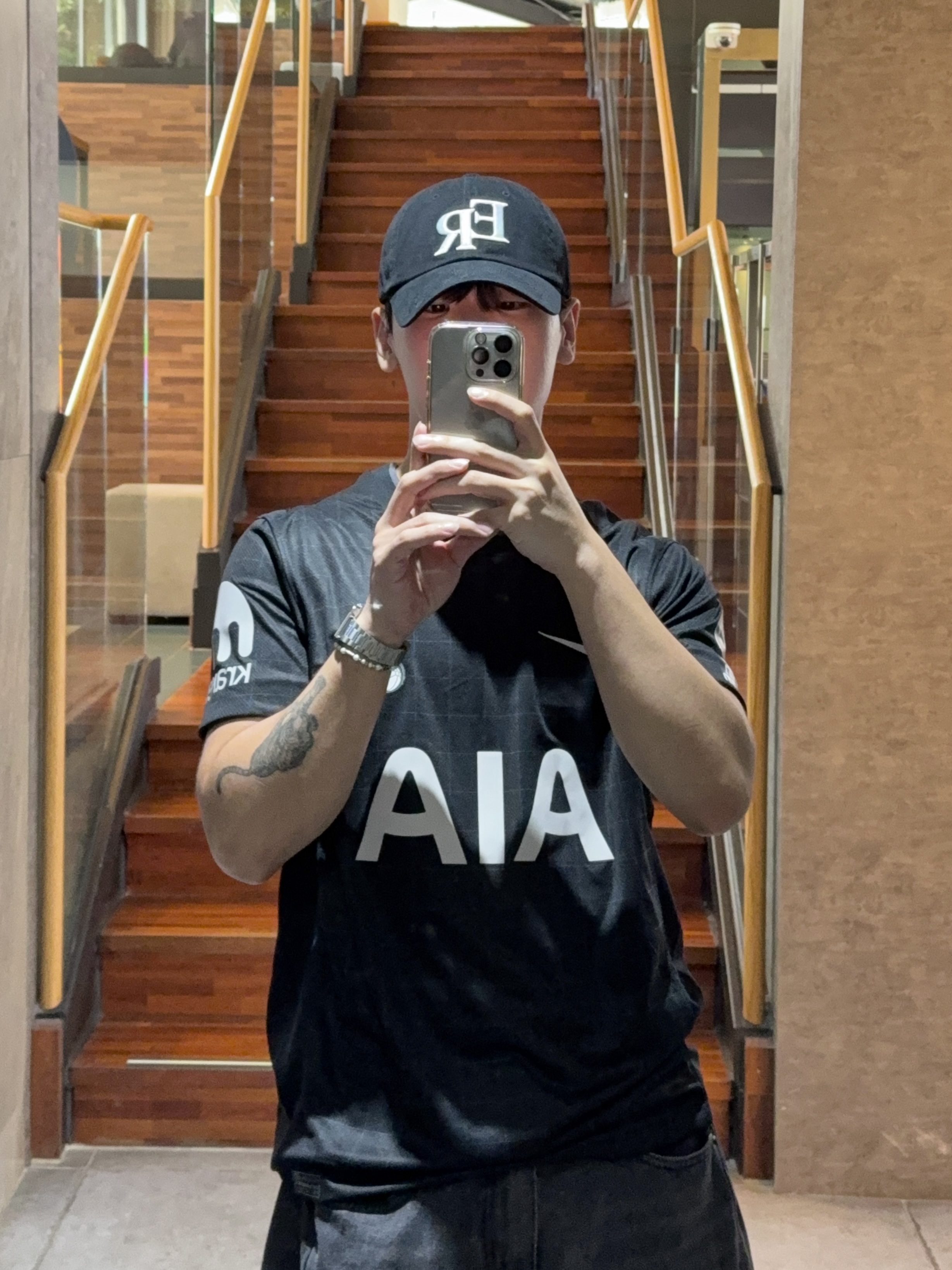 Nike Tottenham Hotspur 2025/26 Stadium Away Dri-Fit Soccer Replica Jersey Black Light Iron Ore (Non Marking Ver.), Casio A-158WA-1 착용 스타일 - 2