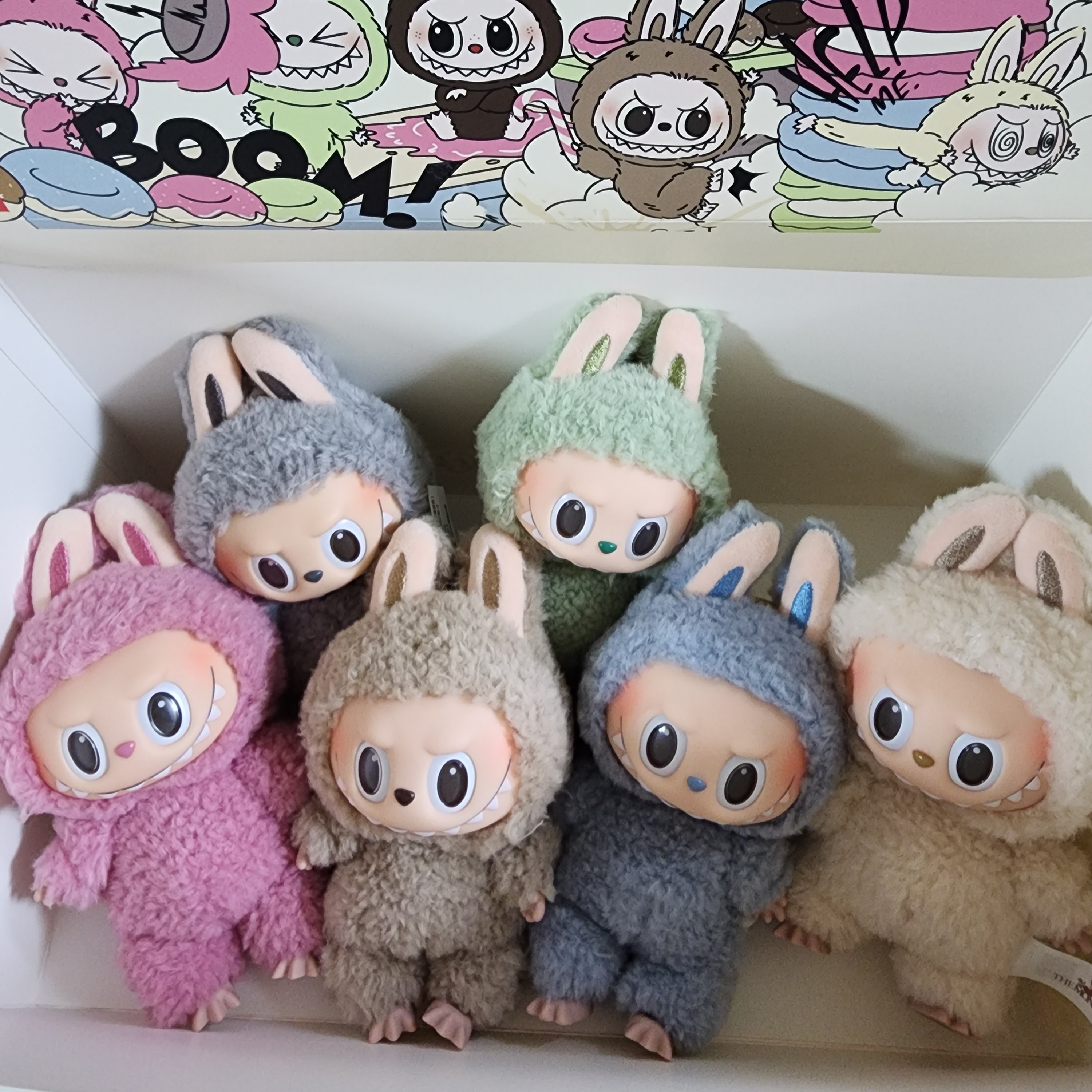 Pop Mart The Monsters Labubu Tasty Macarons Series Sealed Case (6 Blind Boxes), Pop Mart Labubu The Monsters Labubu Tasty Macarons Series Soymilk Keyring 착용 스타일