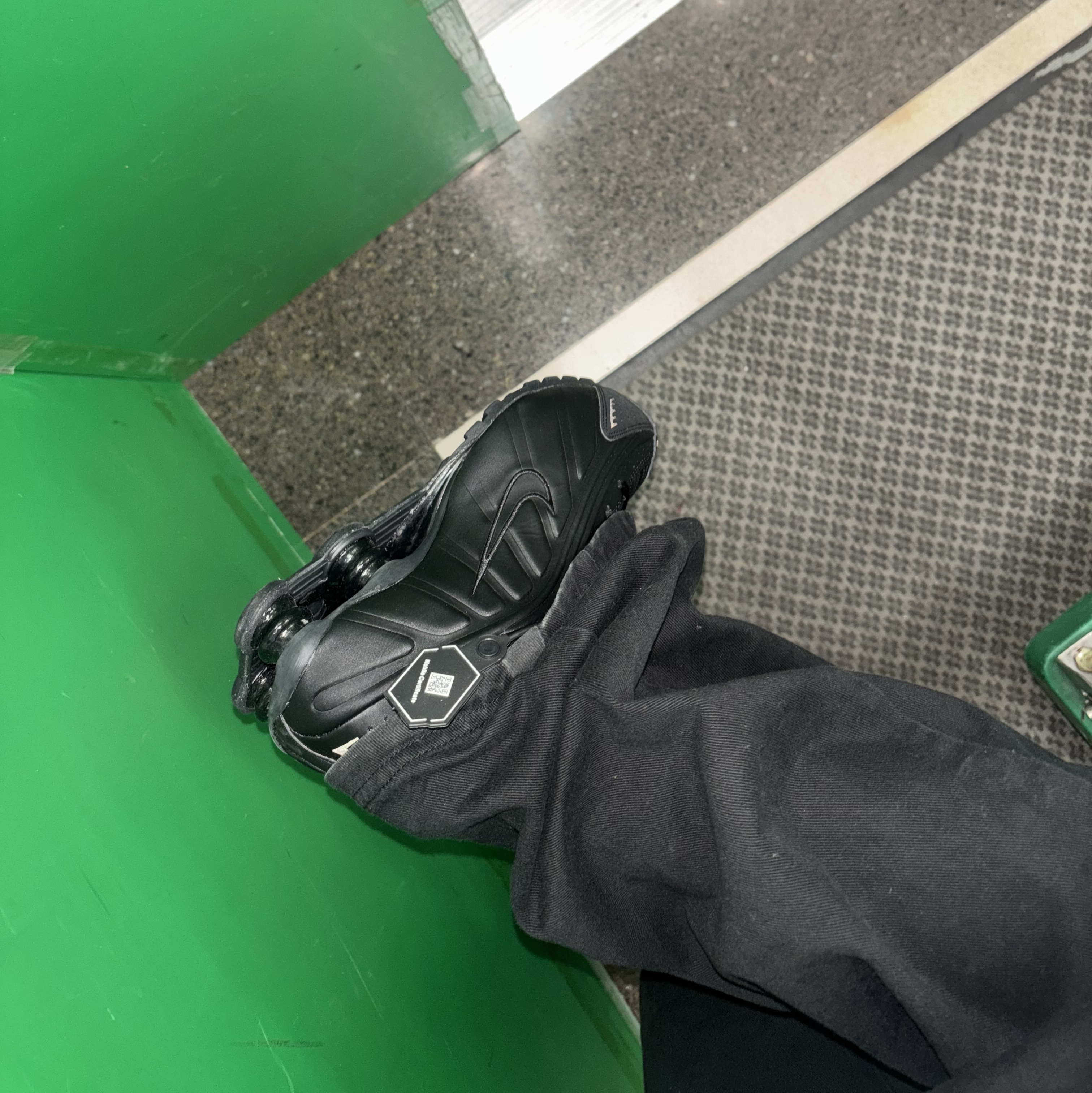 (W) Nike Shox R4 Black 착용 스타일