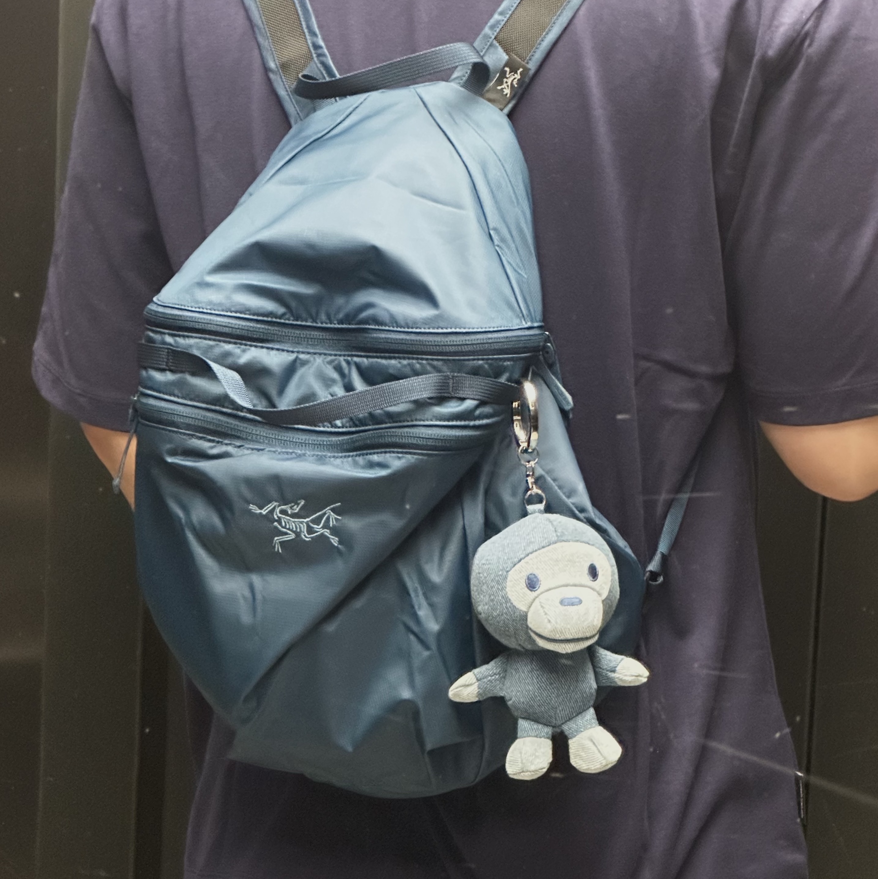 BAPE Baby Milo Plush Denim Doll Keychain Light Indigo 착용 스타일