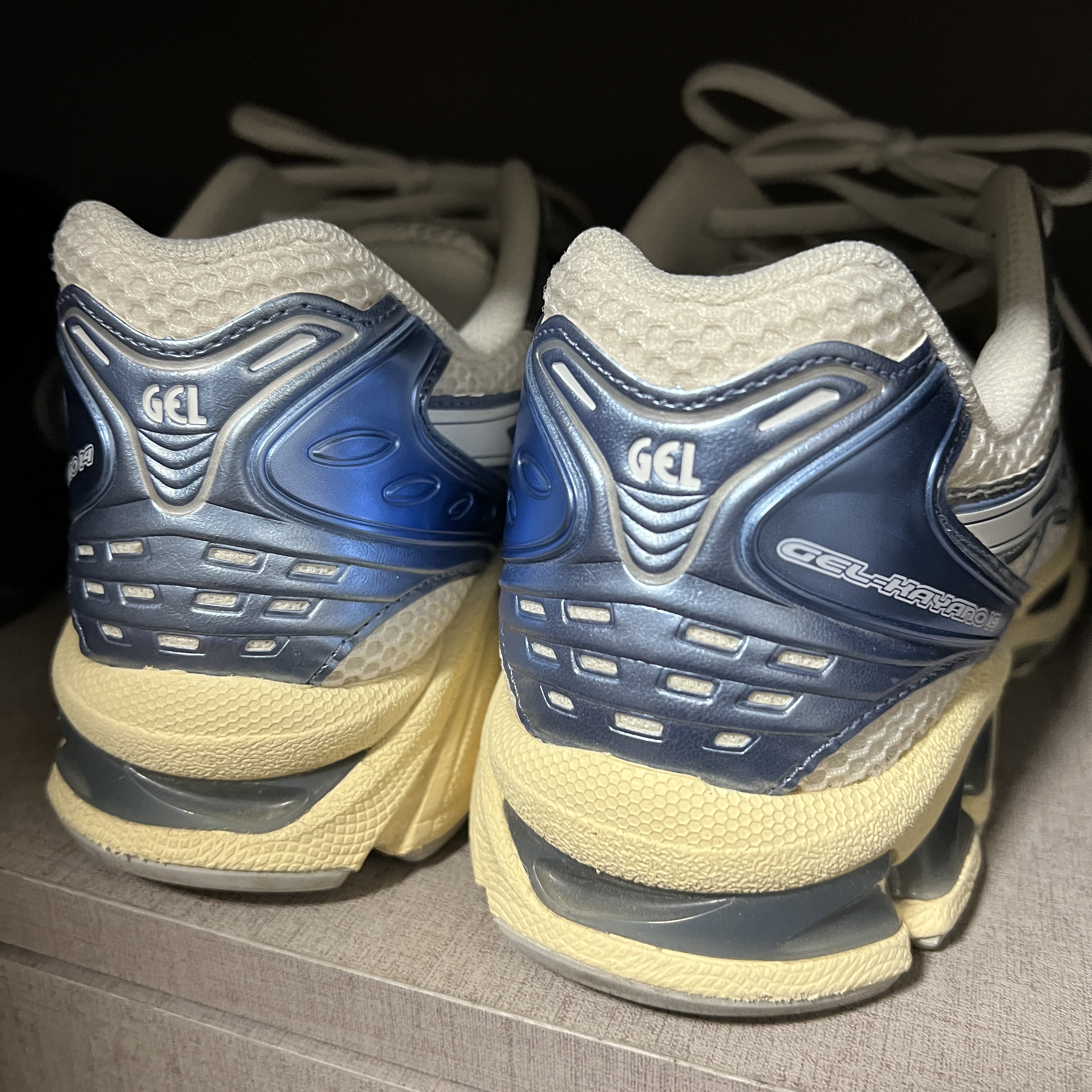 Asics Gel-Kayano 14 Metallic Blue 착용 스타일