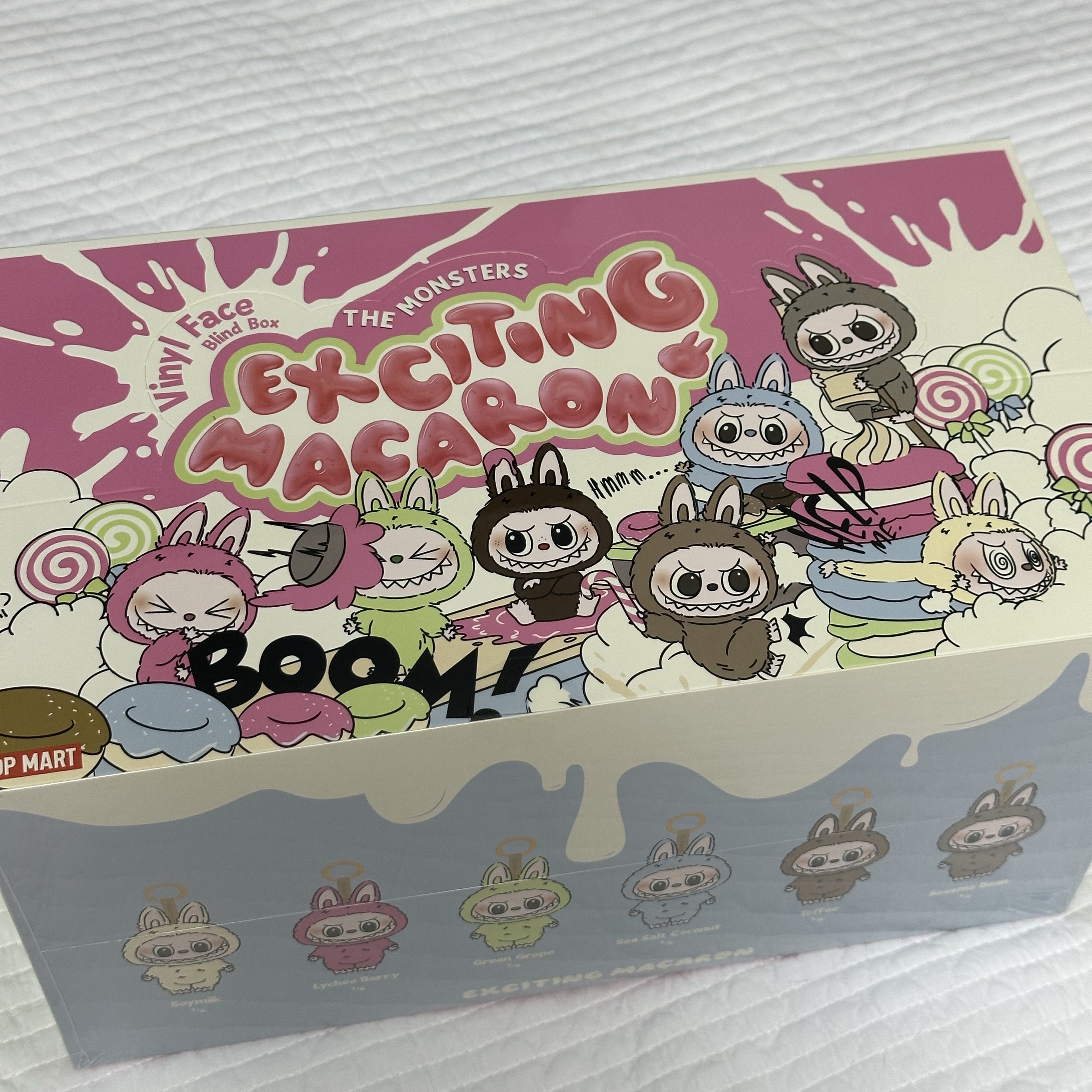 Pop Mart The Monsters Labubu Tasty Macarons Series Sealed Case (6 Blind Boxes) 착용 스타일