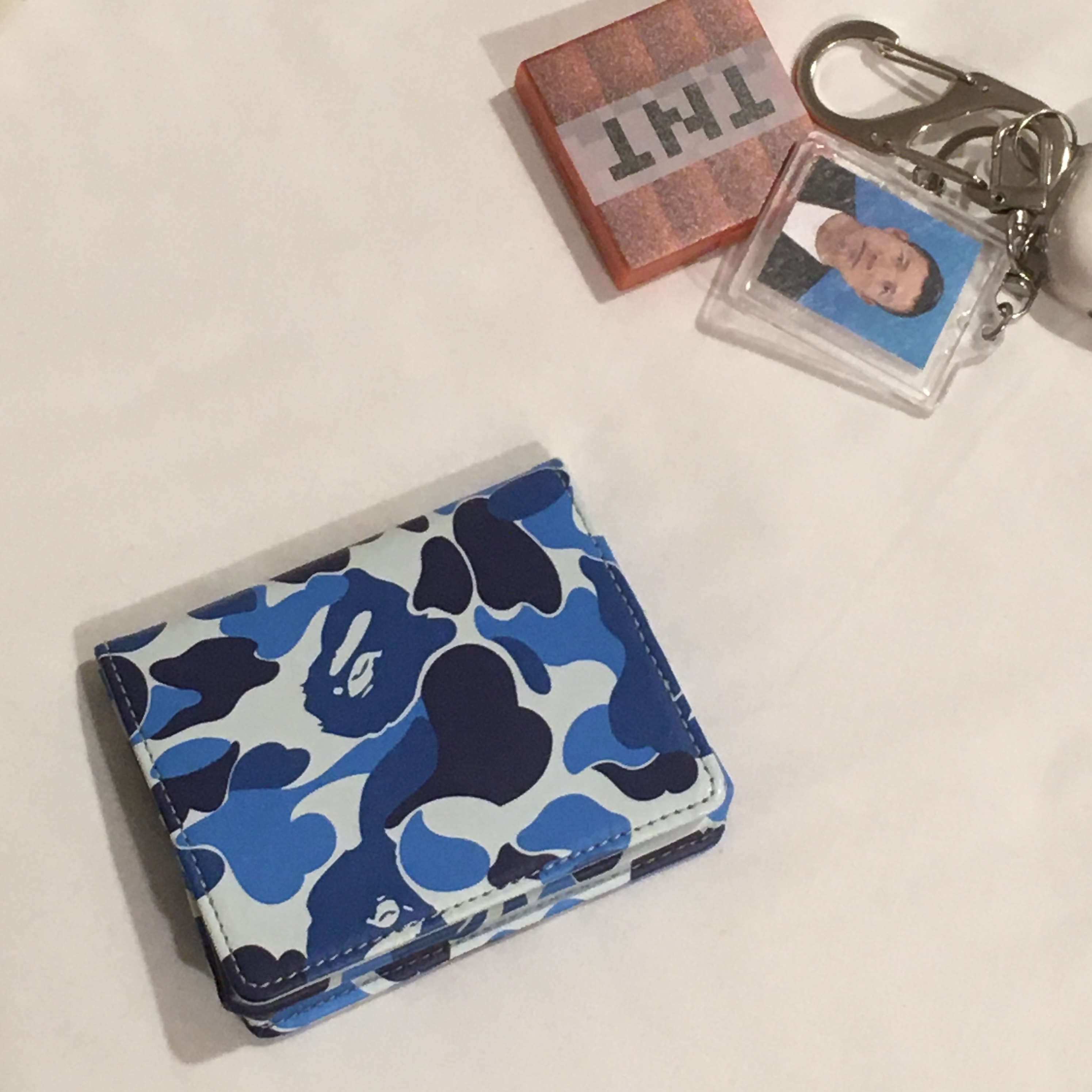 BAPE ABC Camo Coin Case Blue 착용 스타일