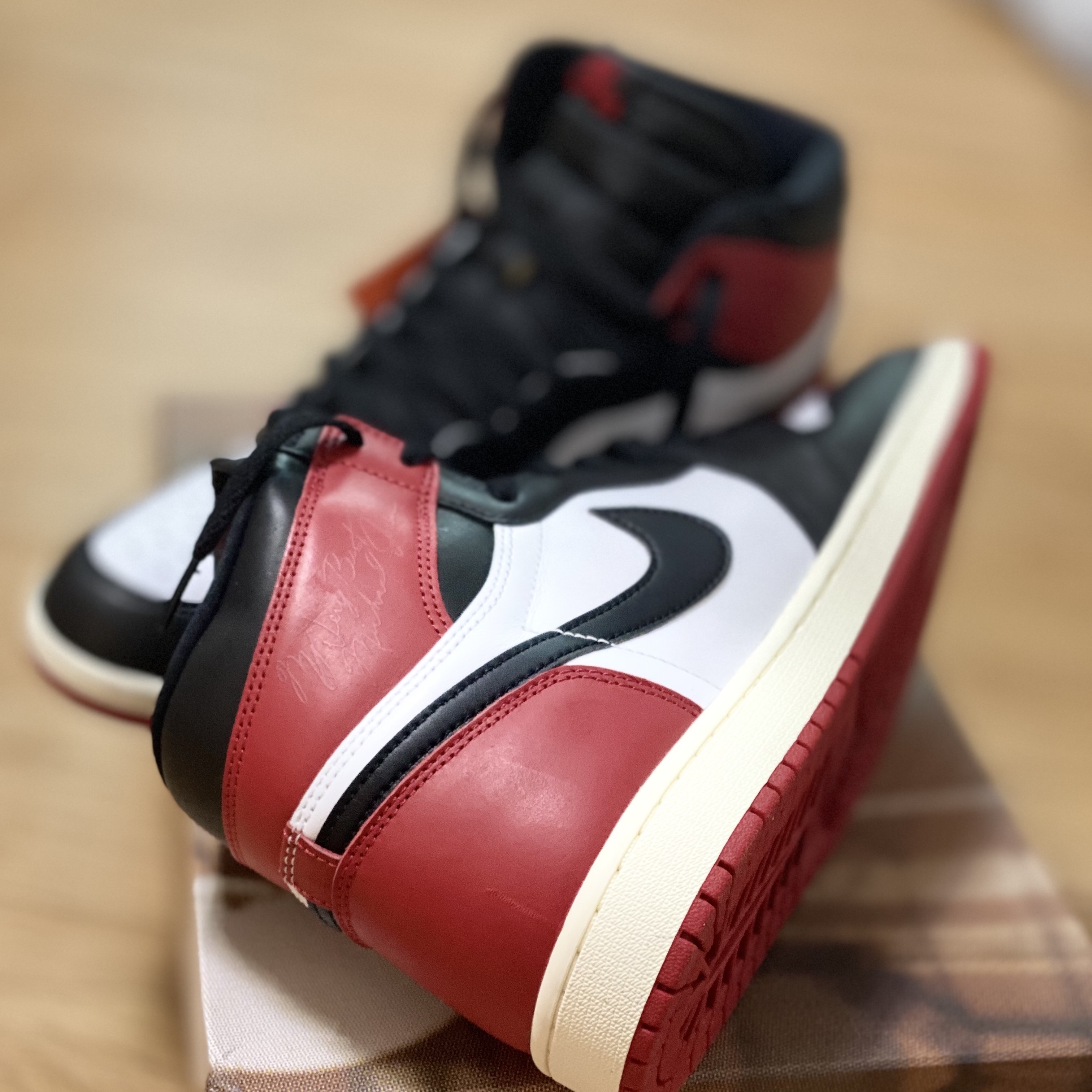 Jordan 1 Retro High OG Black Toe 착용 스타일 - 4