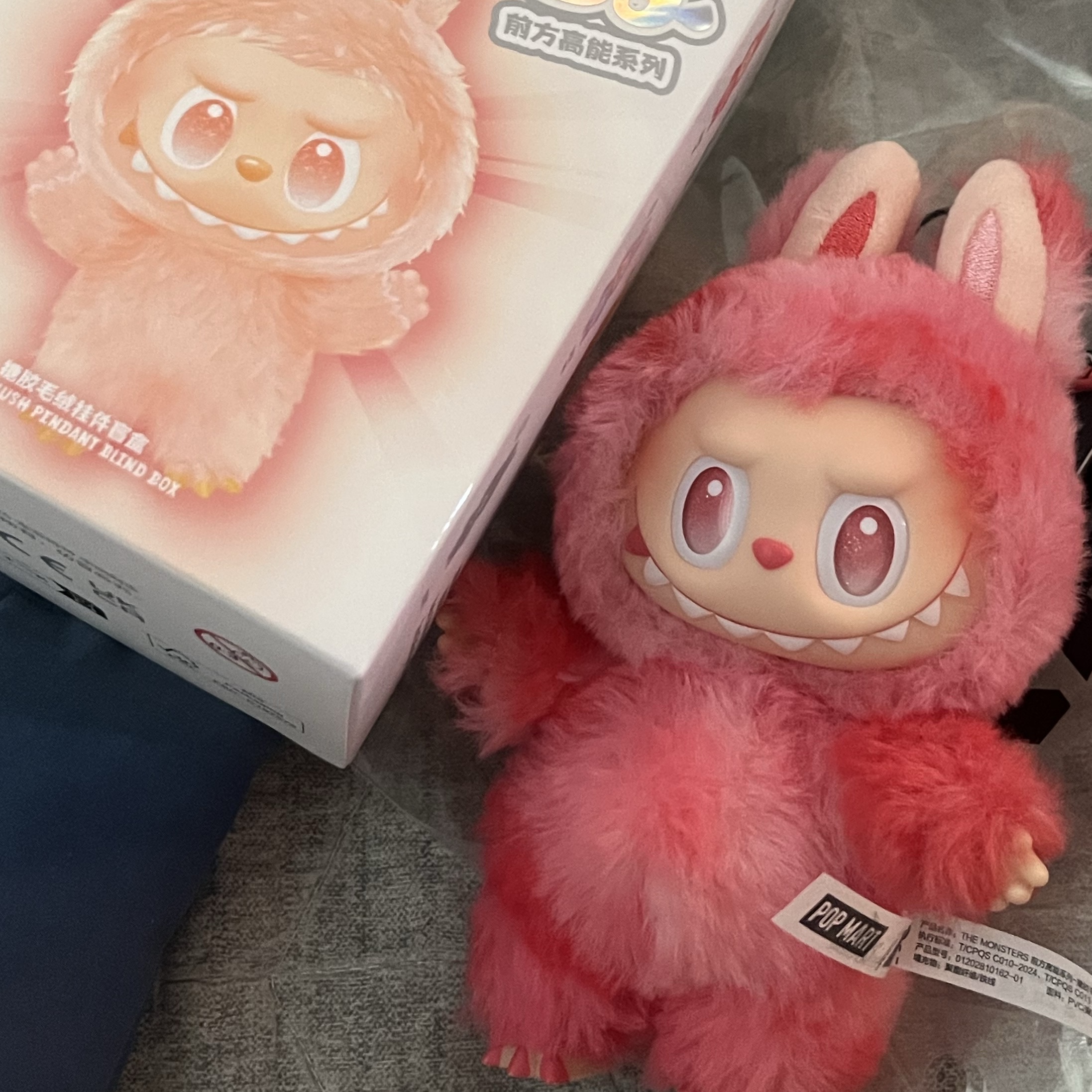 Pop Mart Labubu The Monsters Highlight Series Love Keyring (Opened Case) 착용 스타일