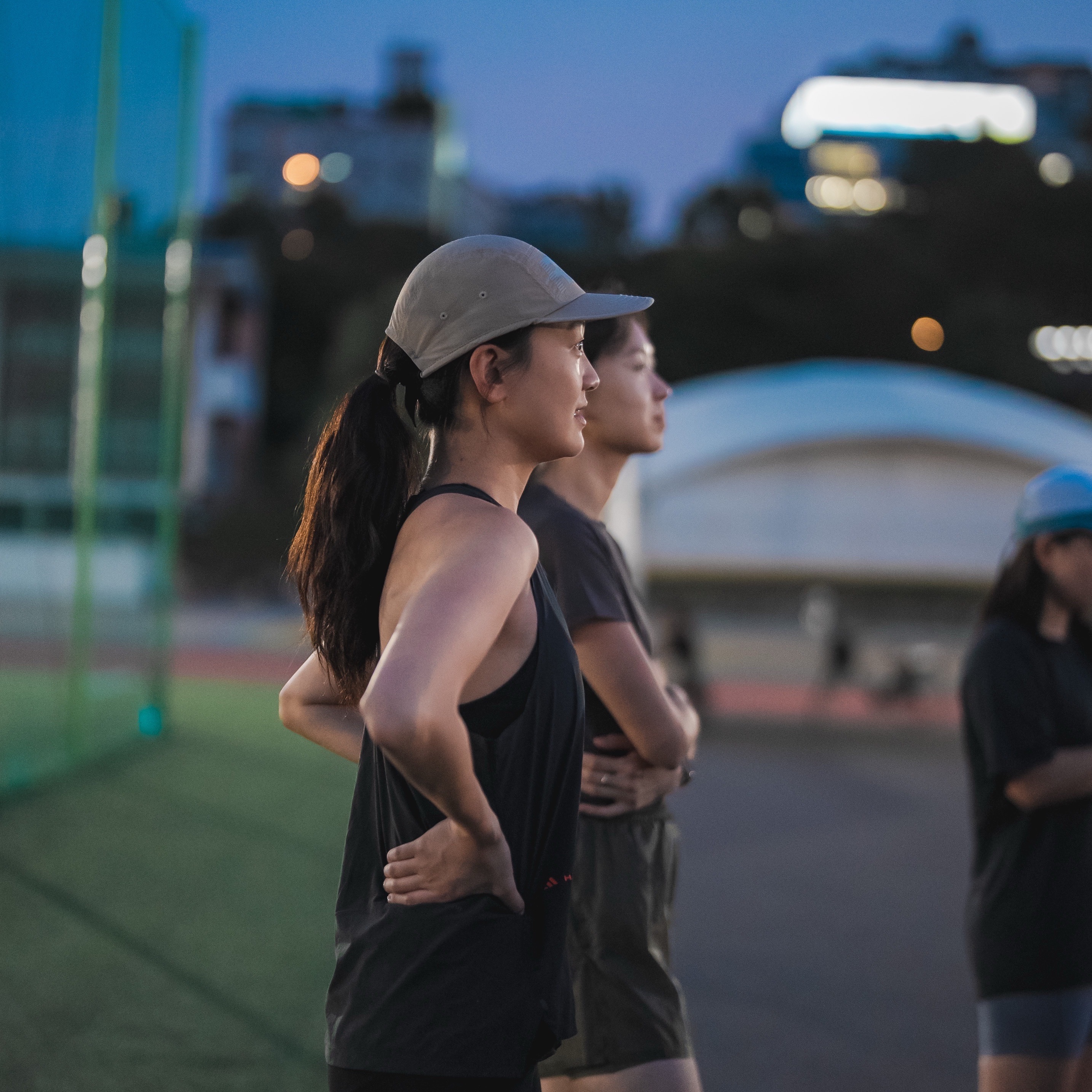 [KREAM 단독] runwhither Trail Cap Sand 착용 스타일 - 2