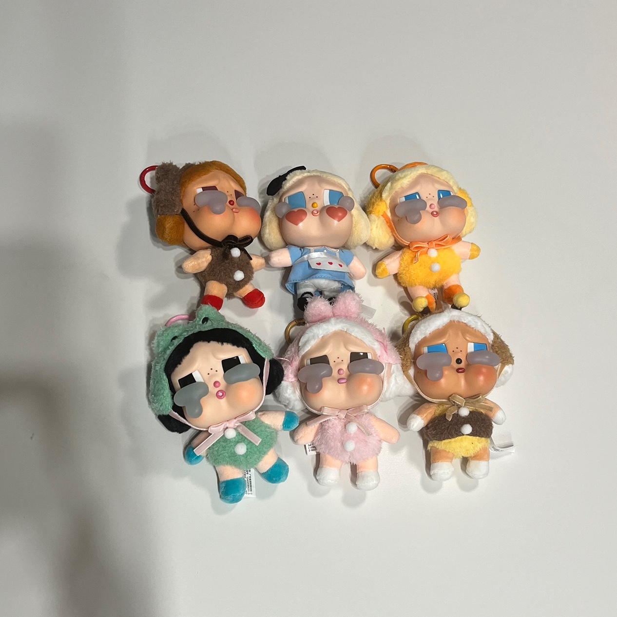 Pop Mart Crybaby Crying Again Series Plush Keyring Sealed Case (6 Blind Boxes) 착용 스타일