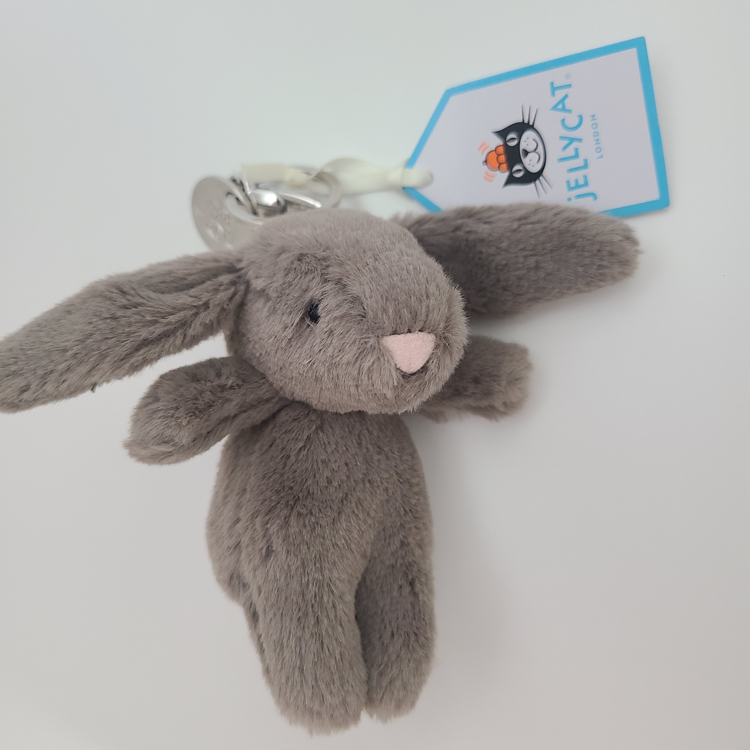 Jellycat Bashful Bunny Truffle Bag Charm Brown 착용 스타일