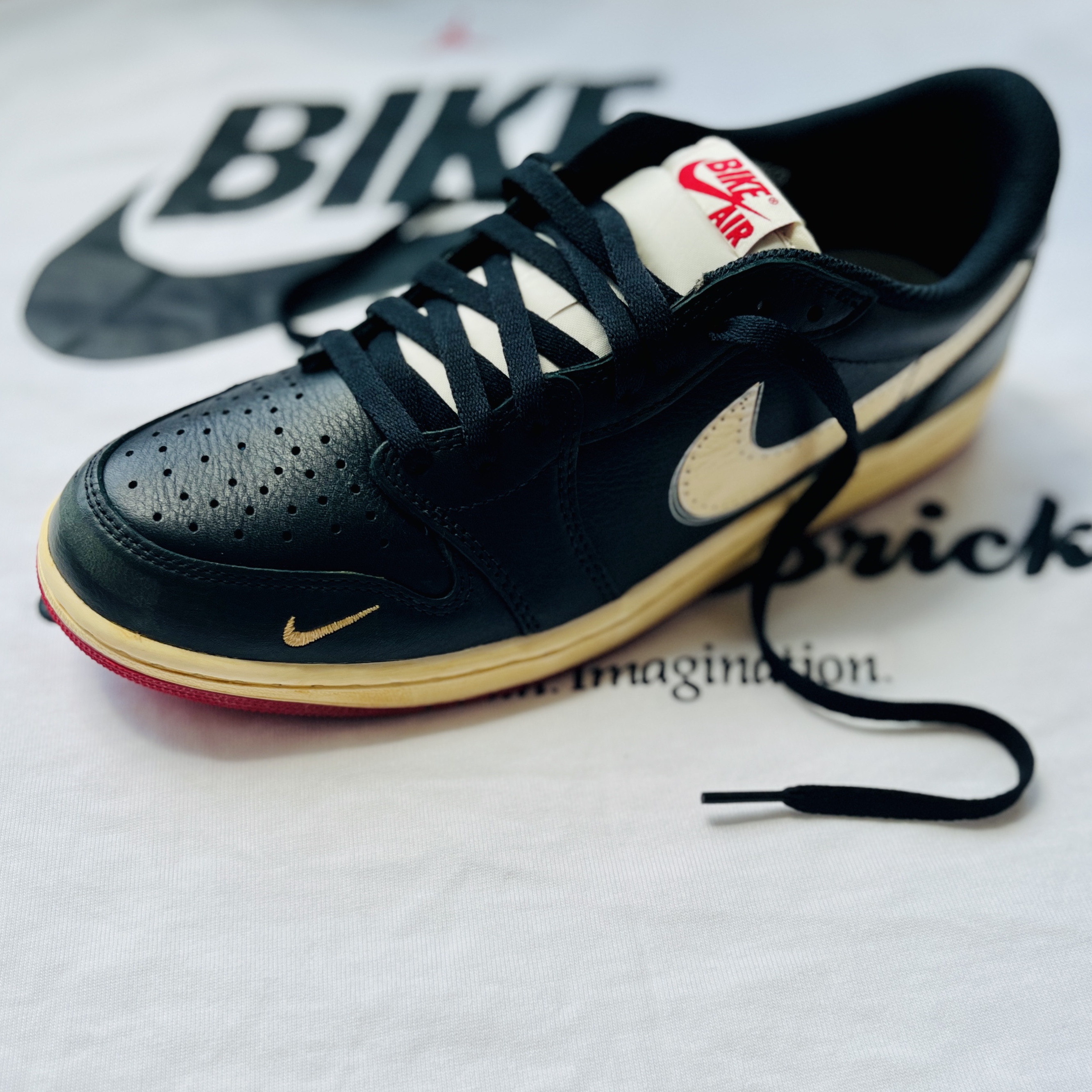 Jordan x Nigel Sylvester T-Shirt White (HQ1736-100), Jordan 1 x Nigel Sylvester Retro Low OG Better With Time 착용 스타일 - 2