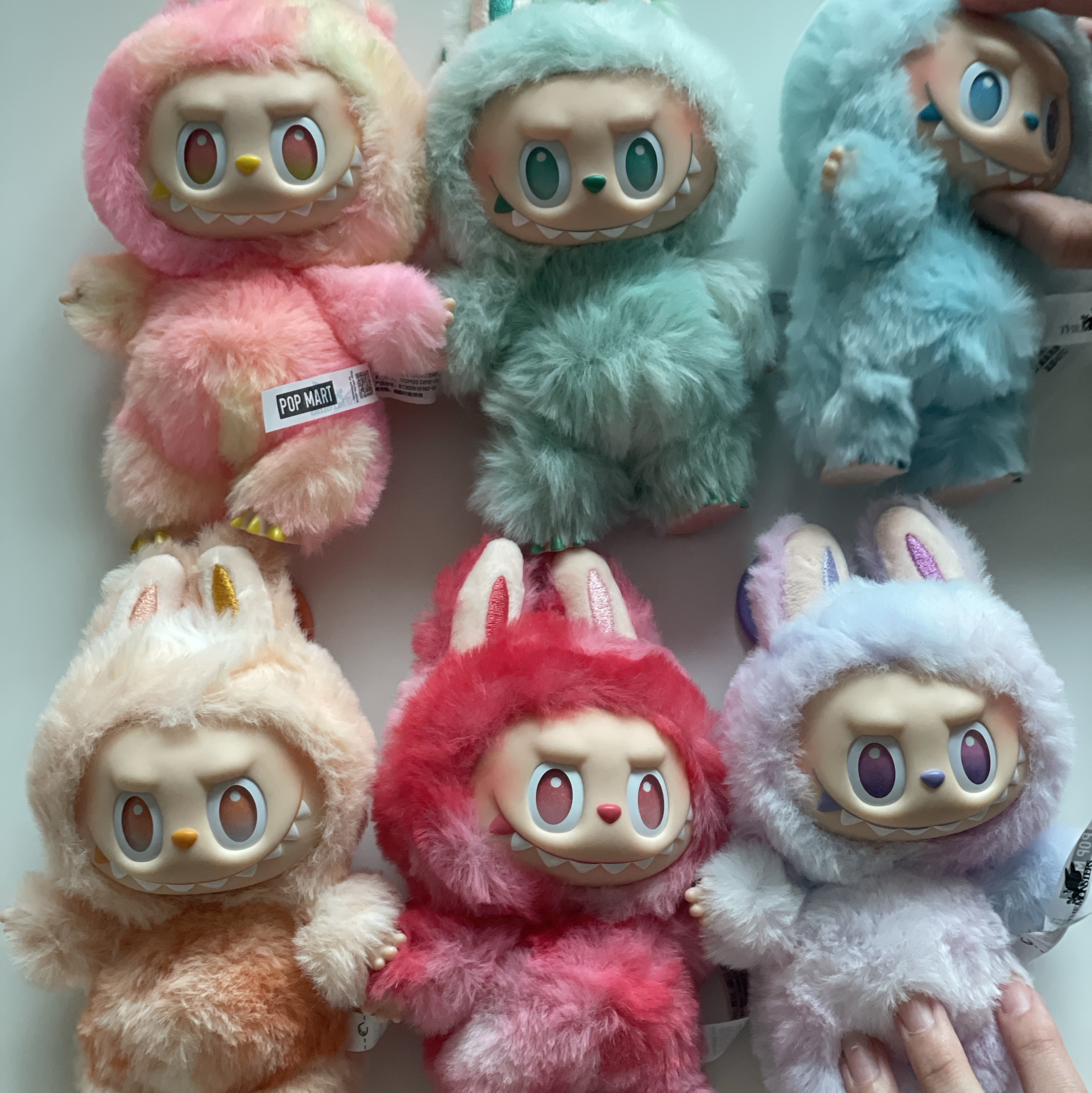 Pop Mart Labubu The Monsters Highlight Series Sealed Case (6 Blind Boxes) 착용 스타일