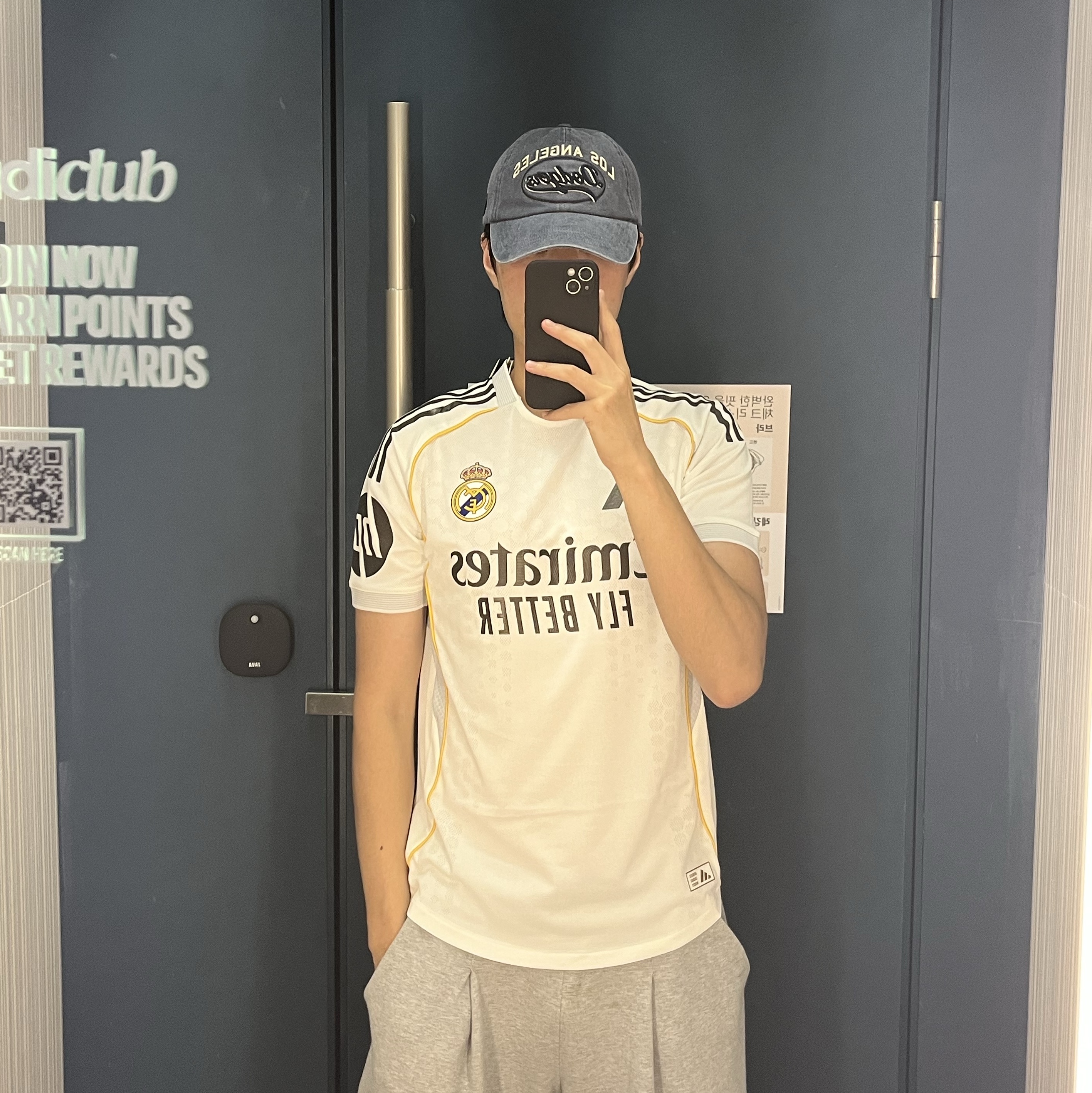 Adidas Real Madrid 2025/26 Home Authentic Jersey White - KR Sizing (Non Marking Ver.) 착용 스타일