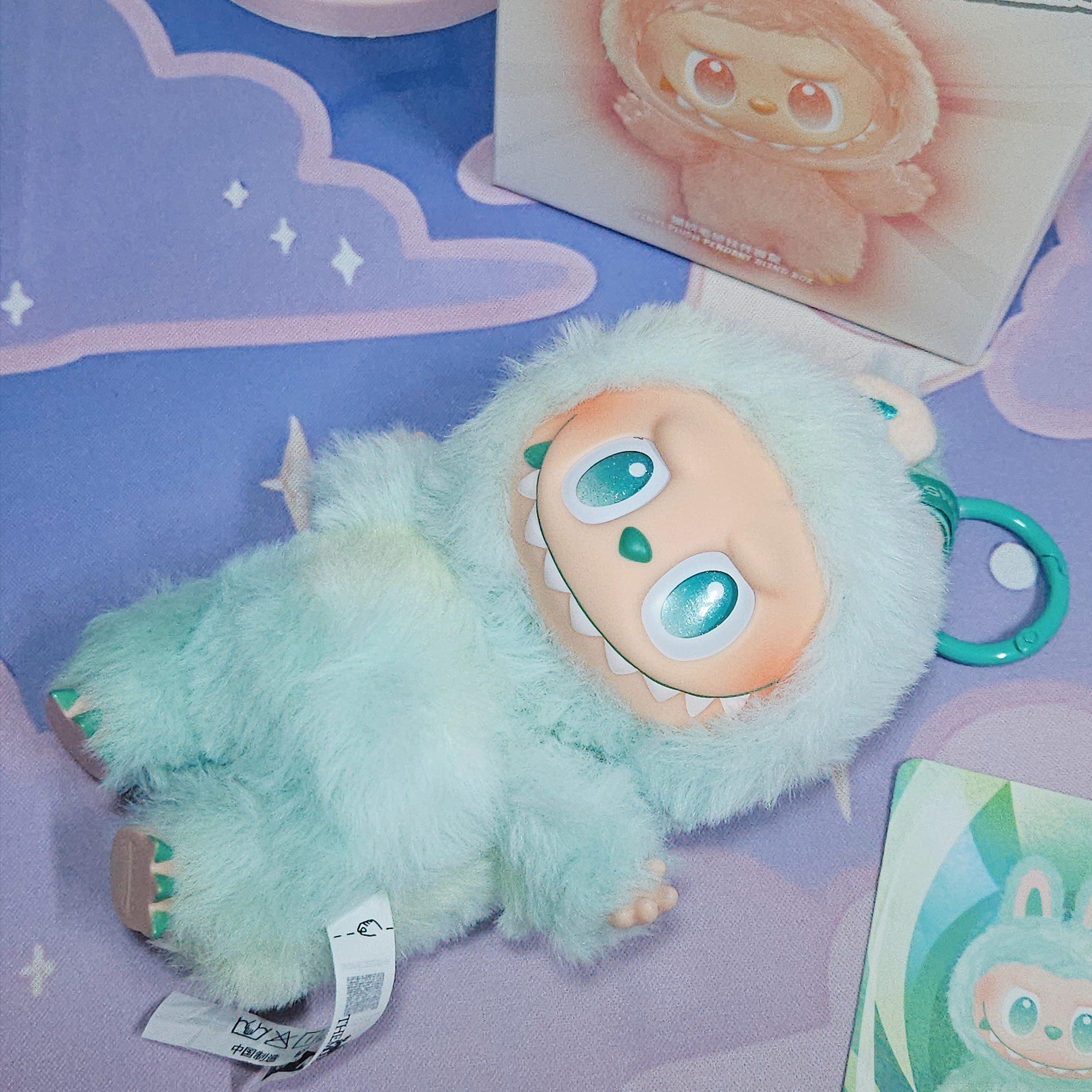 Pop Mart Labubu The Monsters Highlight Series Sealed Case (Bundle of 2/1 Blind Box), Pop Mart Labubu The Monsters Highlight Series Serenity Keyring (Opened Case) 착용 스타일 - 1