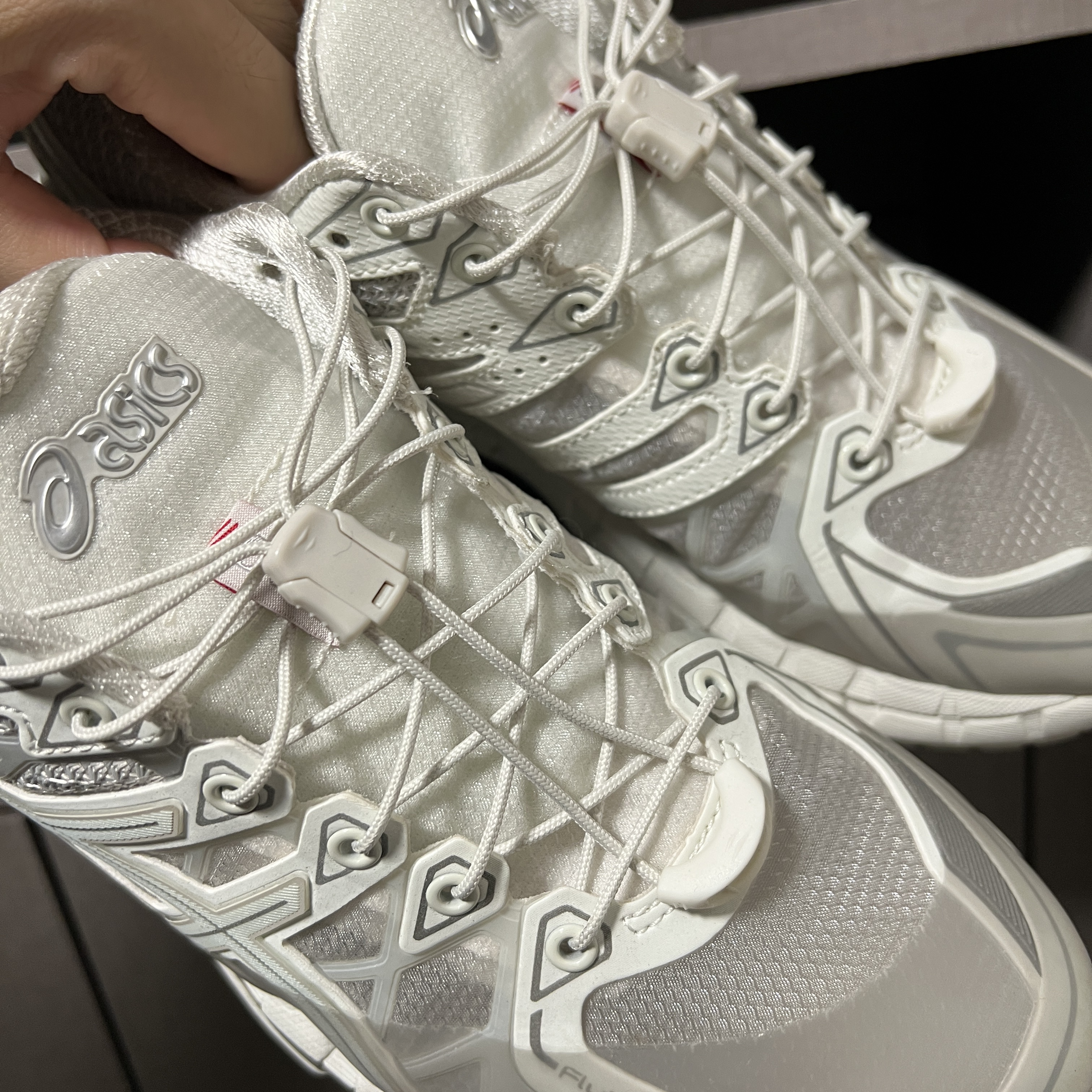 Asics x Unaffected Gel-Kayano 20 Cream Lake Grey 착용 스타일