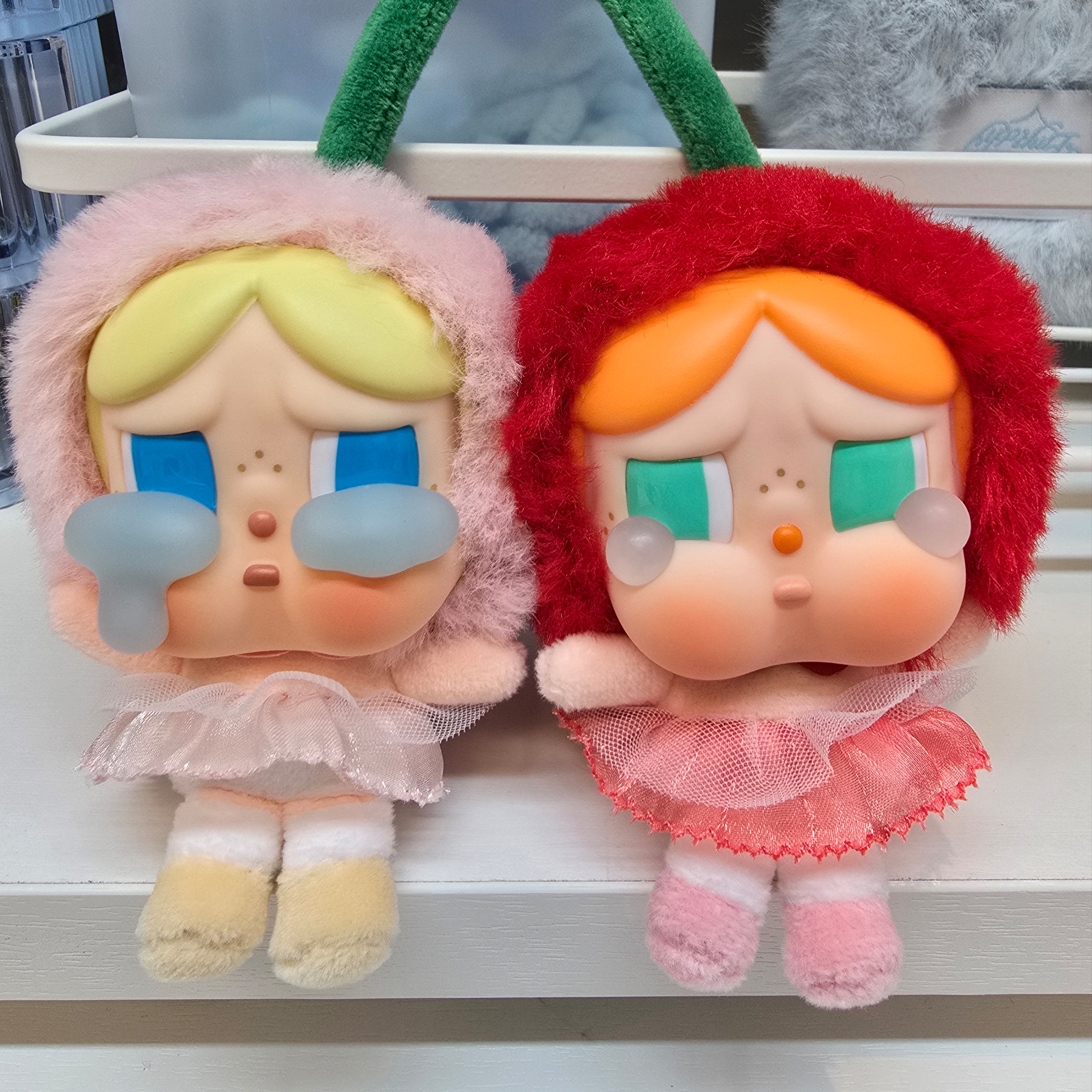 Pop Mart Crybaby Crying For Love Series Vinyl Plush 착용 스타일