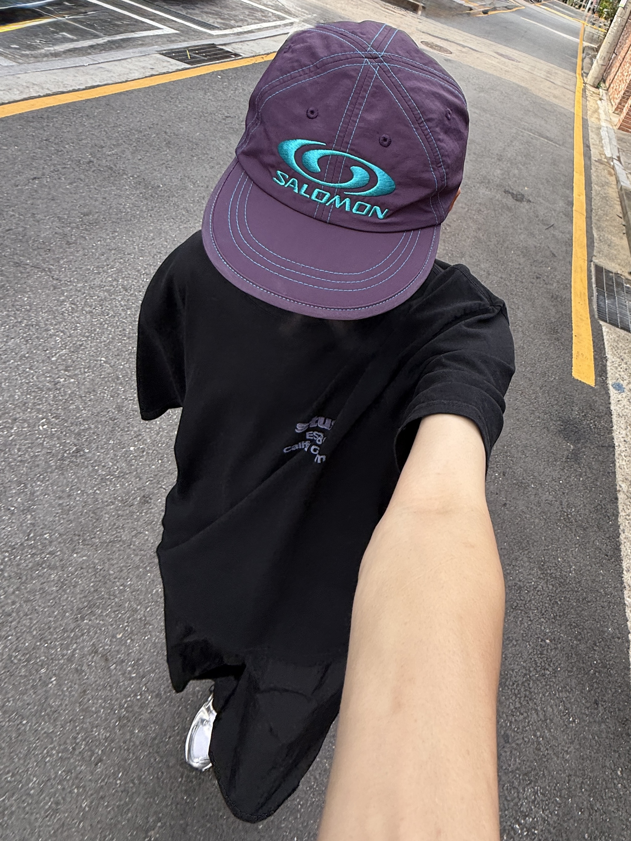 (W) Asics Gel-Kayano 14 White Midnight, Stussy California Grown Pigment Dyed T-Shirt Black 착용 스타일 - 4