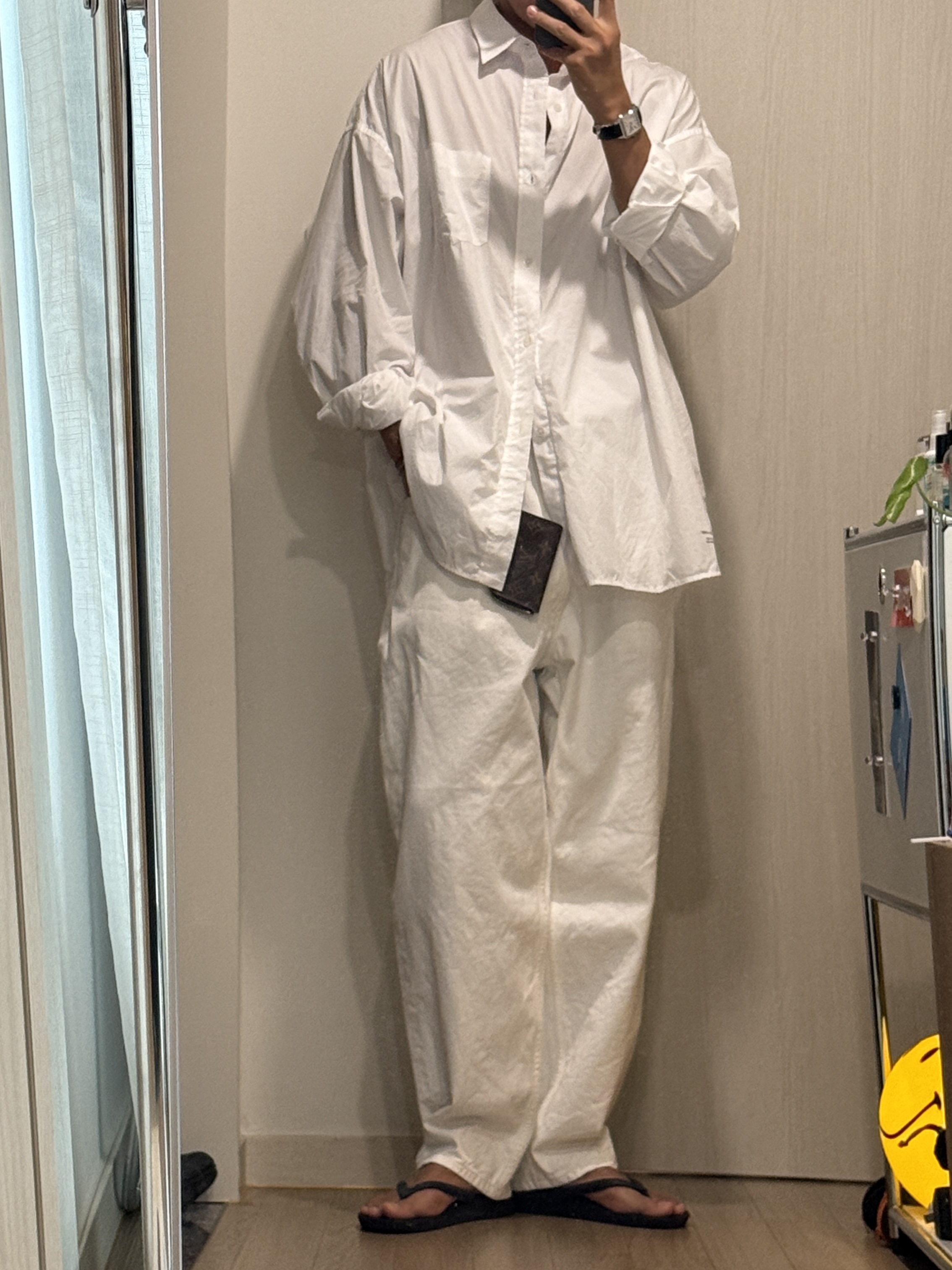 Louis Vuitton Key Pouch S Monogram Canvas 착용 스타일 - 1