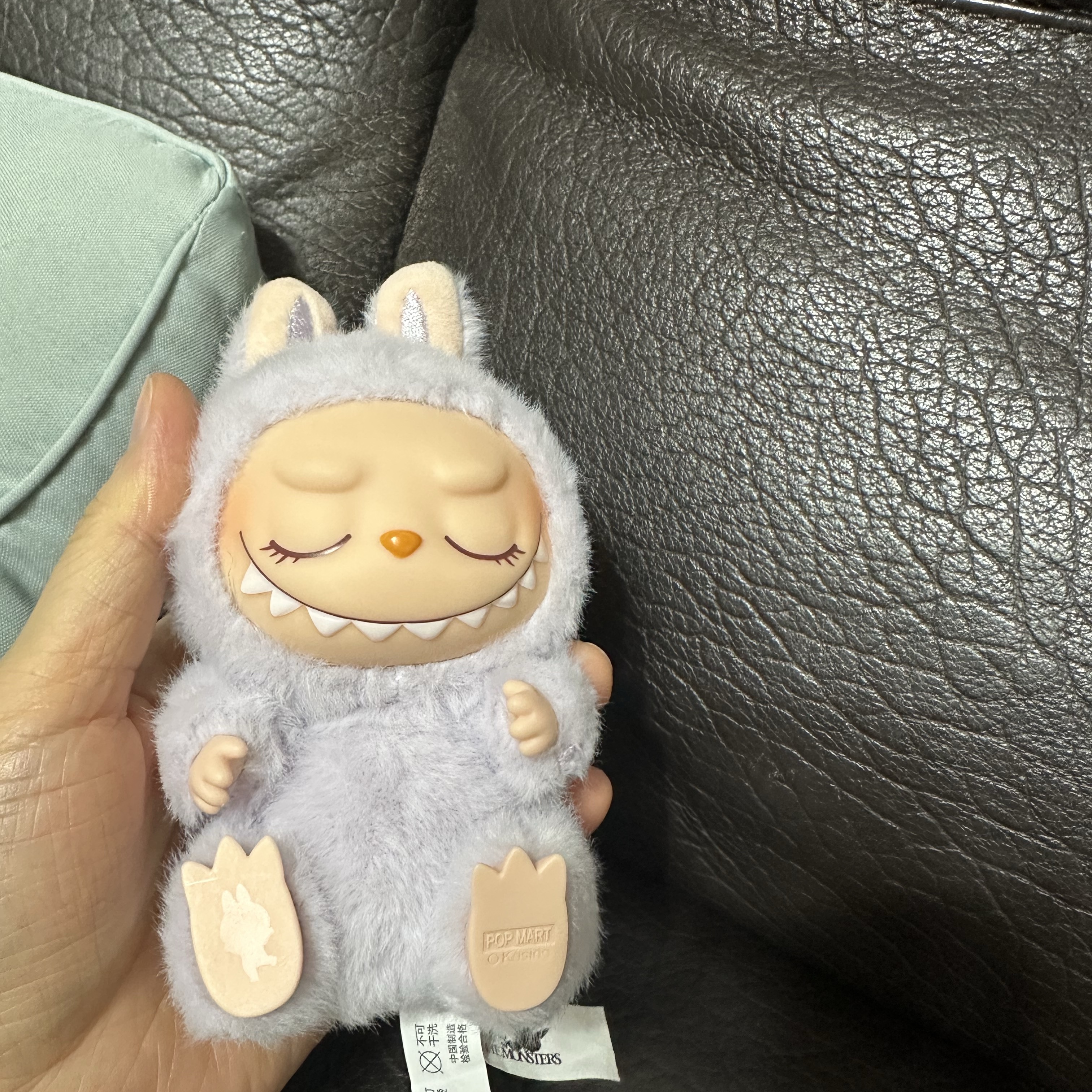 Pop Mart Labubu Let's Play Together Doll Series Zizi Keyring (Opened Case) 착용 스타일