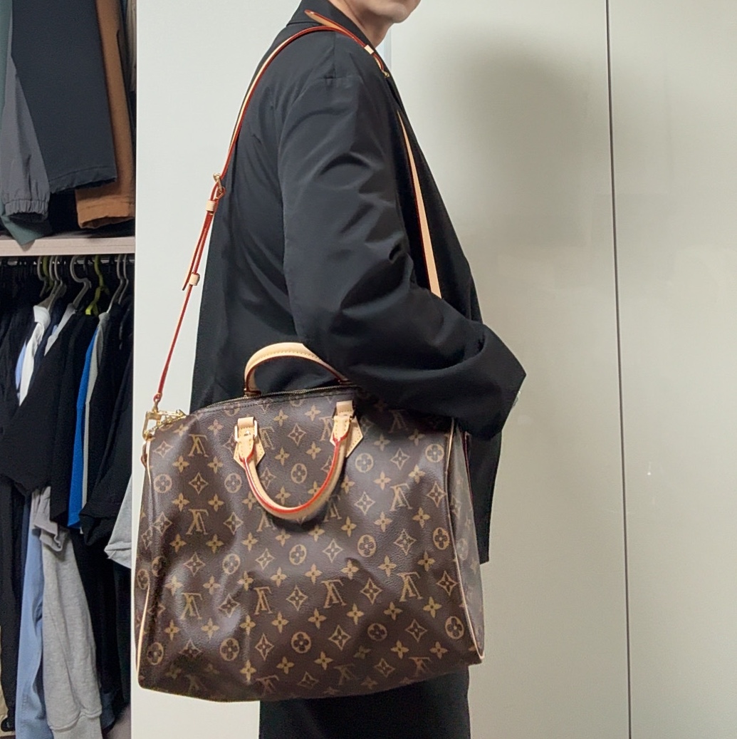Louis Vuitton Speedy Bandouliere 35 Monogram 착용 스타일 - 2