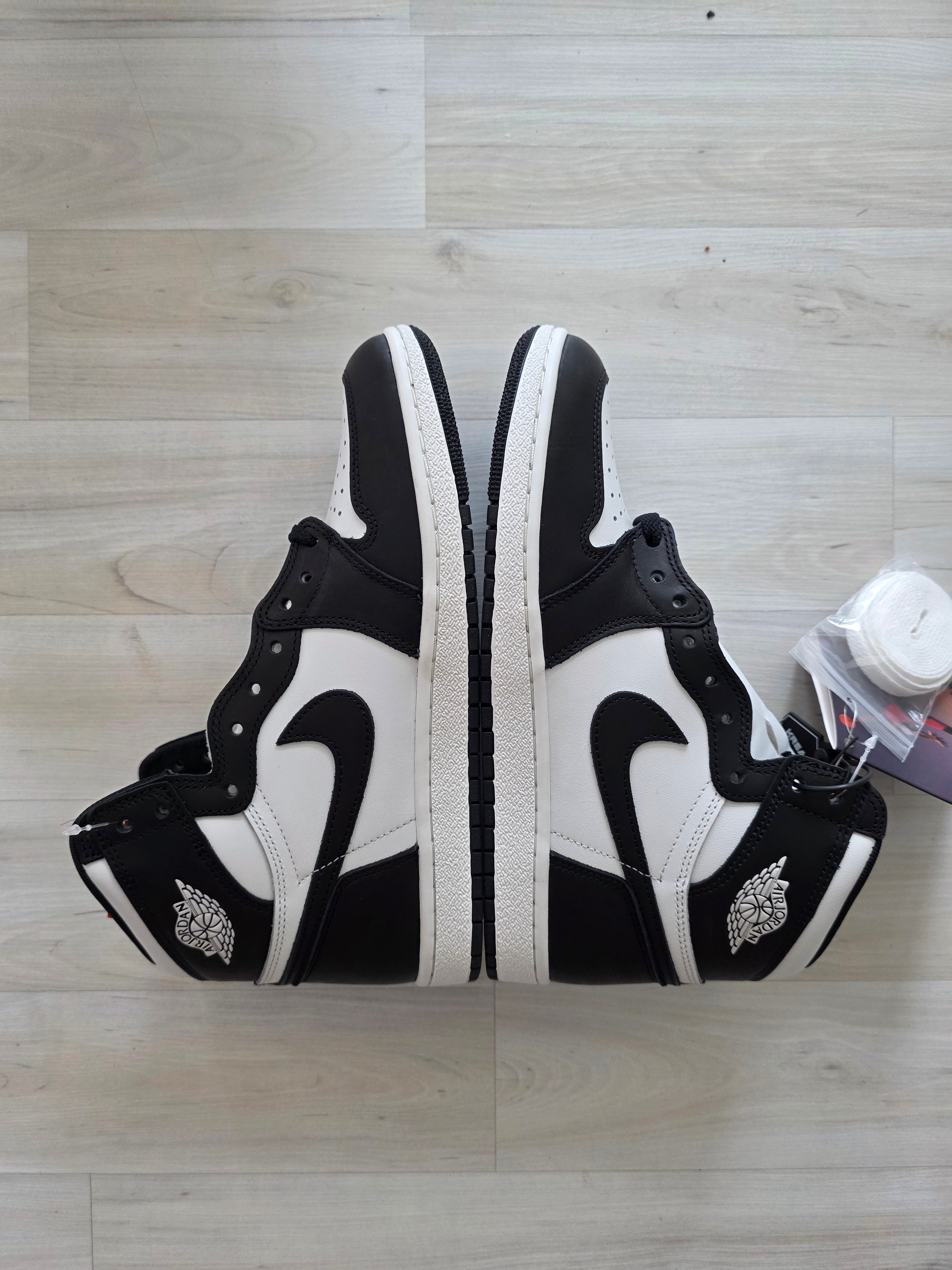 Jordan 1 High 85 Black White, Nike Dunk Low Retro Black 착용 스타일 - 1