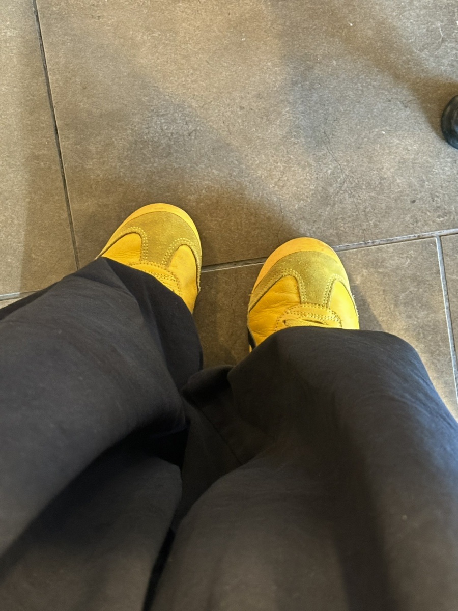Onitsuka Tiger Mexico 66 Yellow Black 착용 스타일 - 3